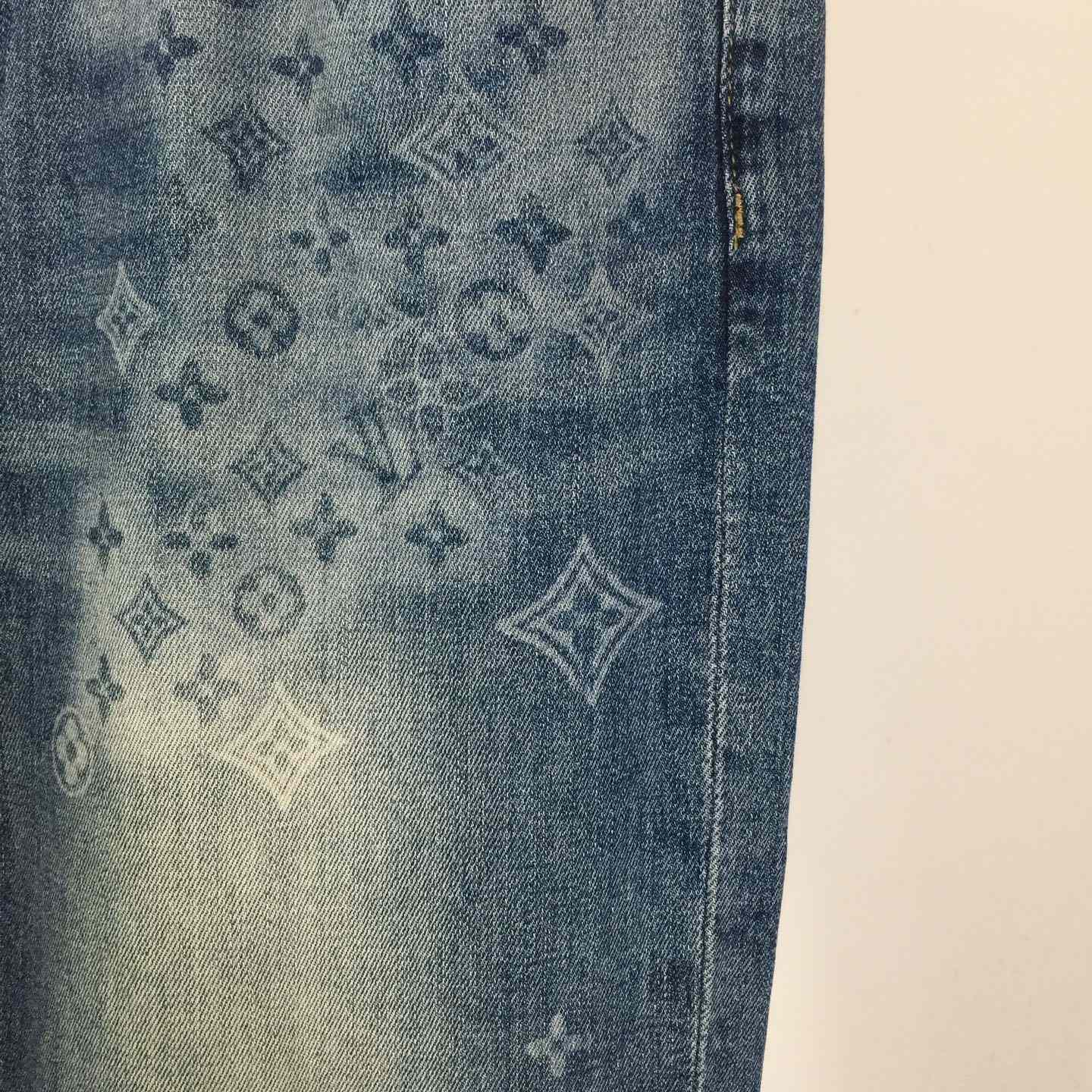 Louis Vuitton Jeans - DesignerGu
