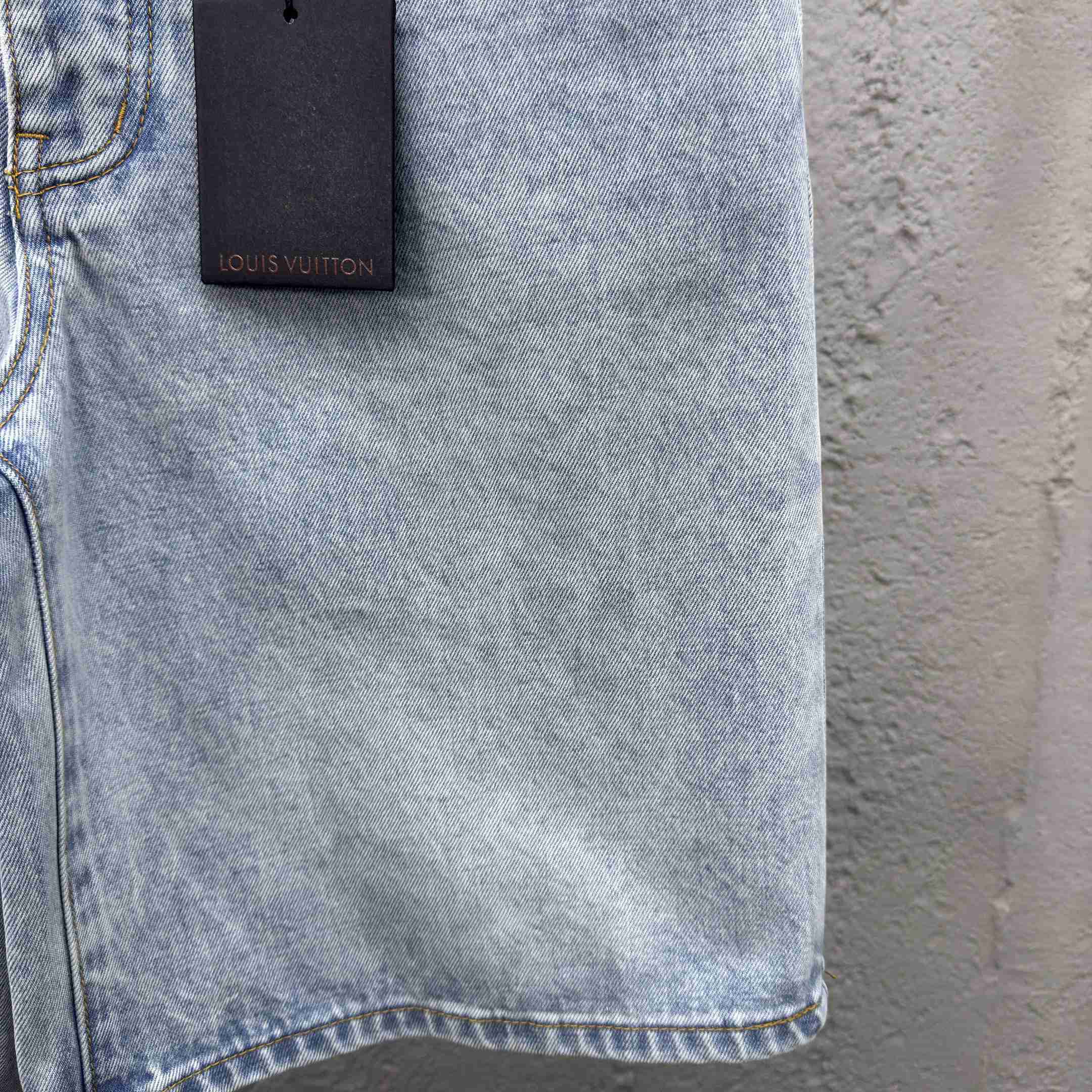 Louis Vuitton LV Denim Shorts   1AGTHU - DesignerGu
