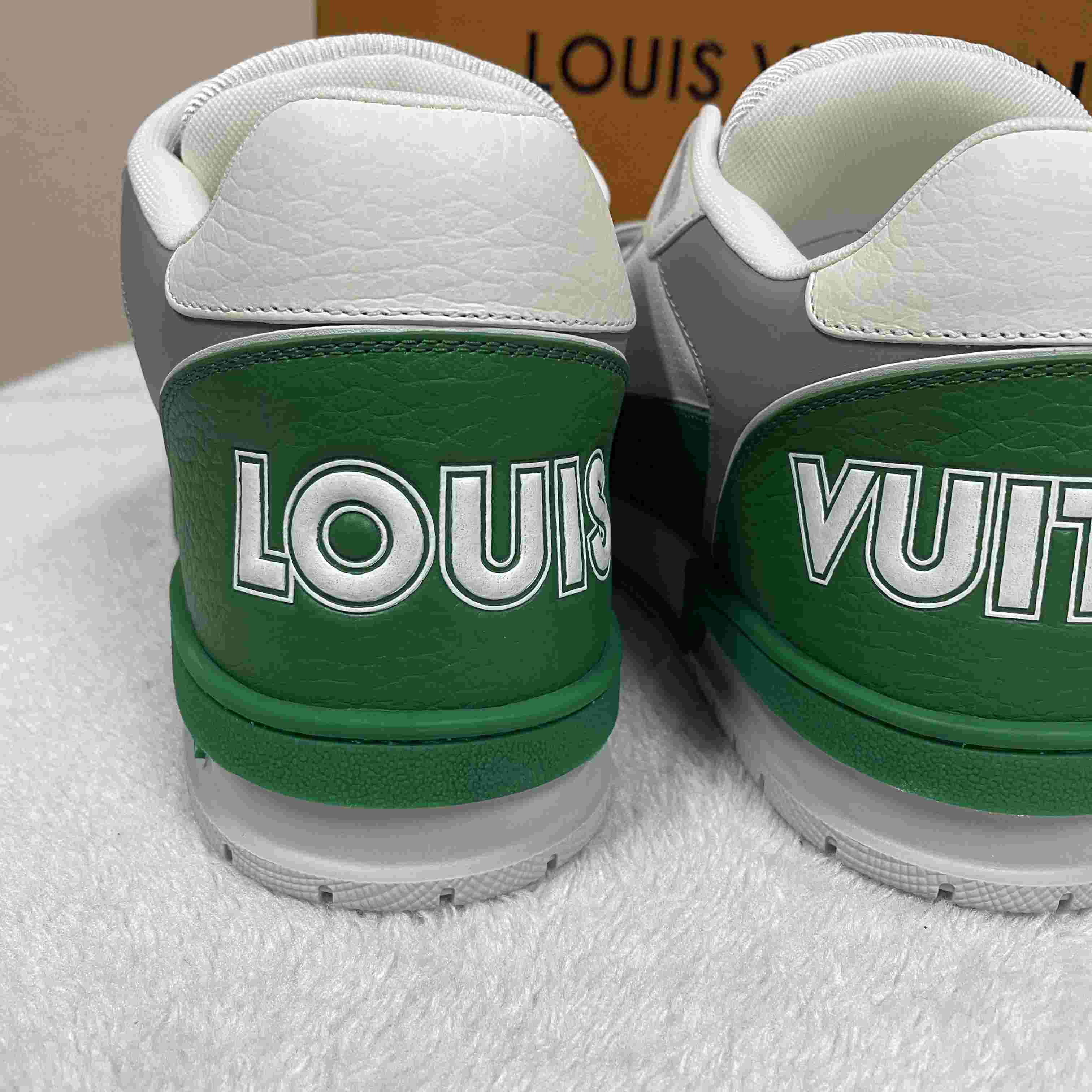 LV Trainer Sneaker 1AHTCZ  - DesignerGu