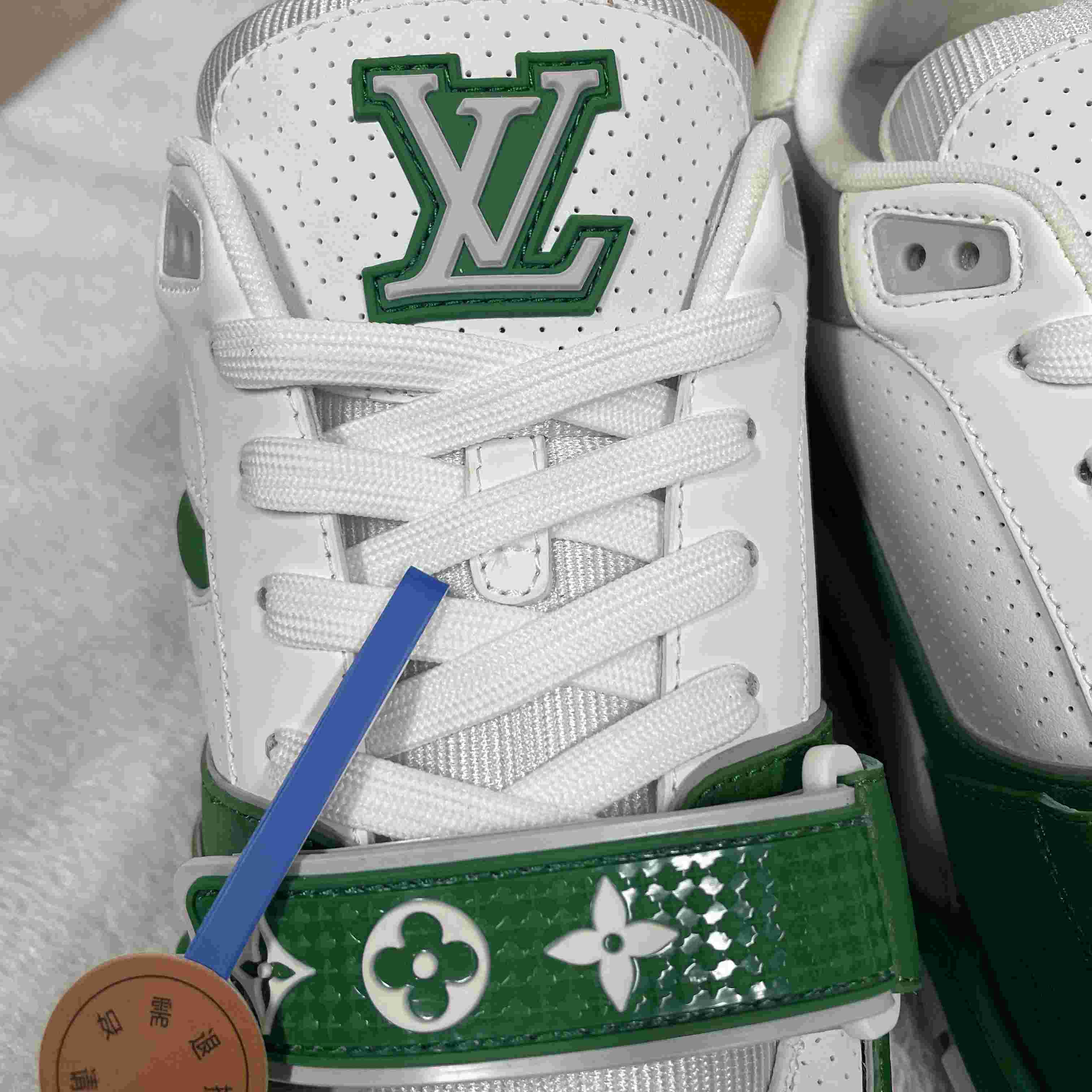 LV Trainer Sneaker 1AHTCZ  - DesignerGu