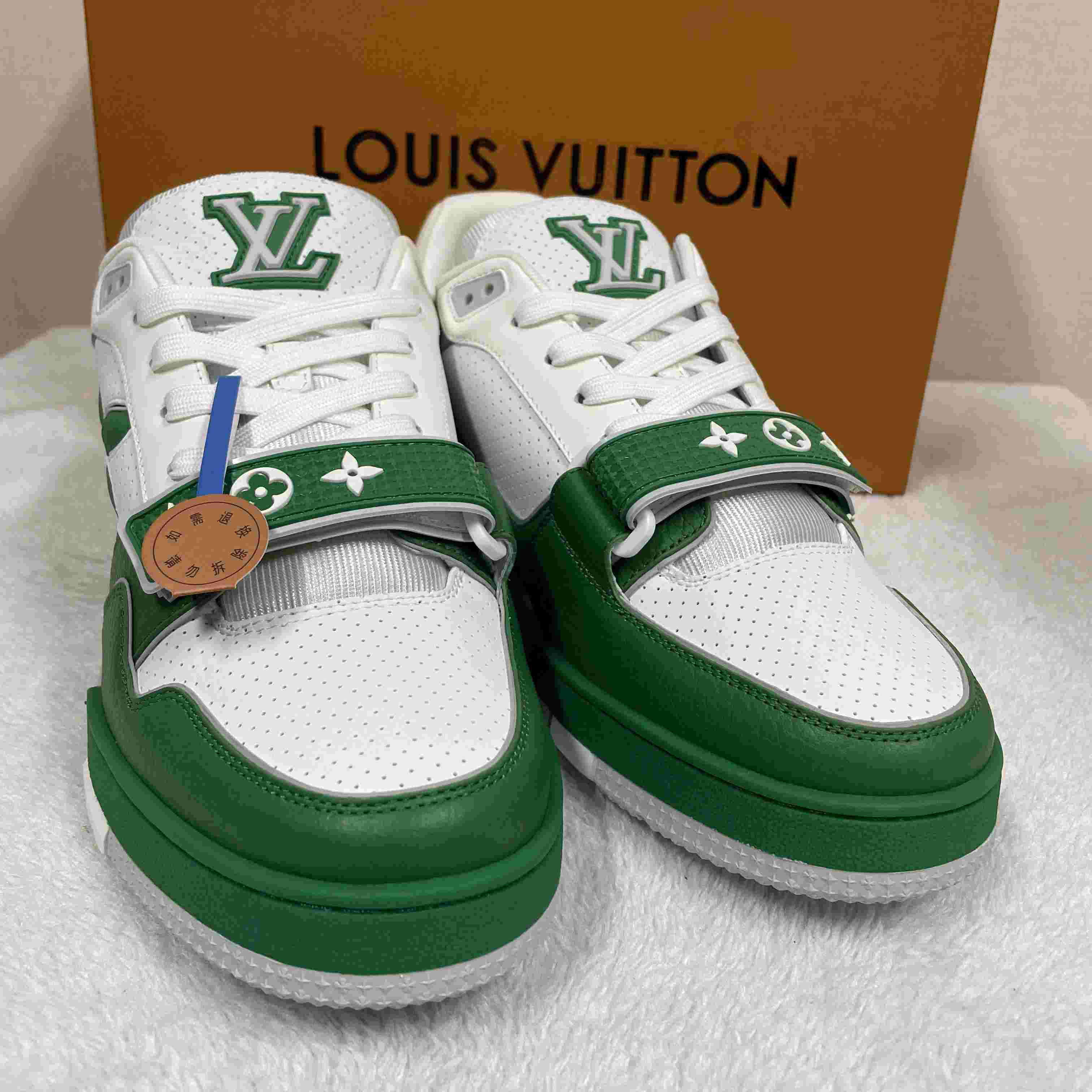 LV Trainer Sneaker 1AHTCZ  - DesignerGu