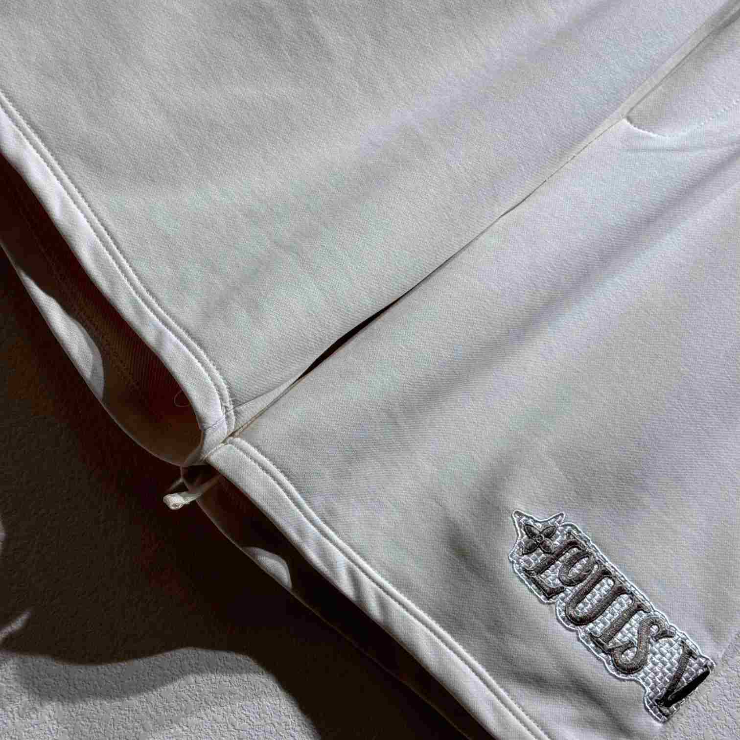 Louis Vuitton Embellished Shorts   1AHW36 - DesignerGu