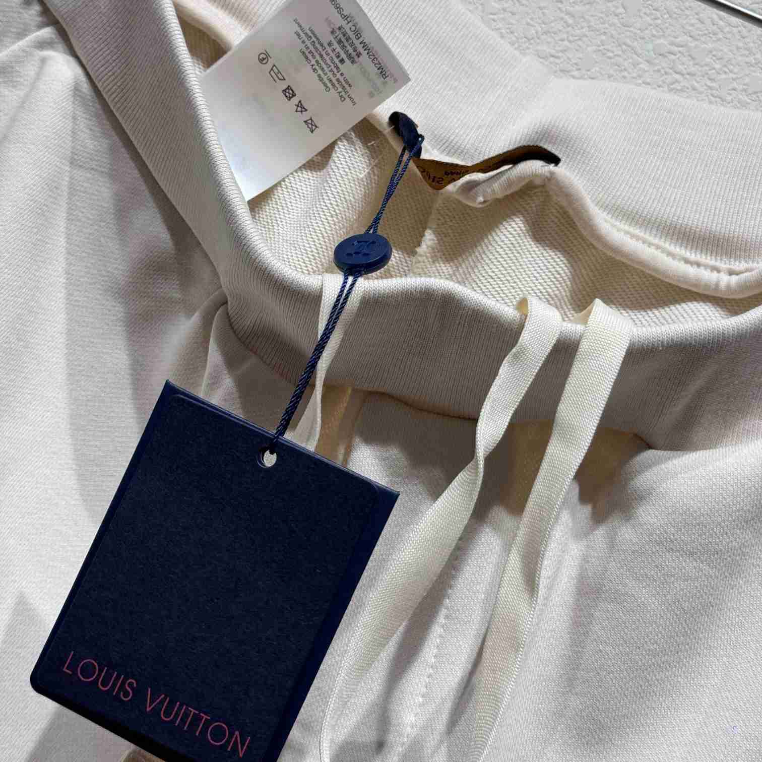 Louis Vuitton Embellished Shorts   1AHW36 - DesignerGu