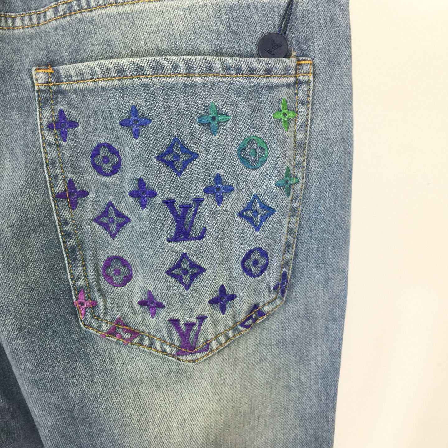 Louis Vuitton Jeans - DesignerGu