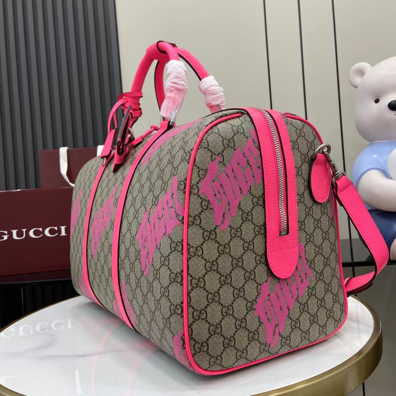 Gucci Medium Duffle Bag With Print - DesignerGu