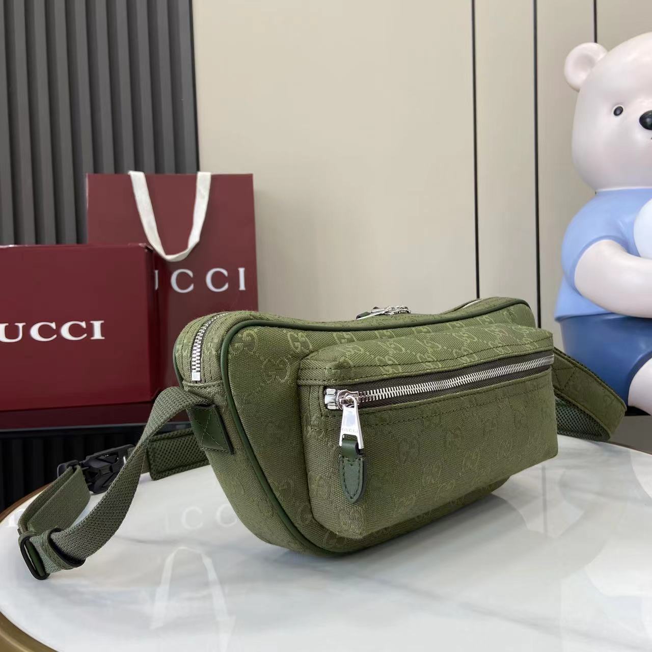 Gucci GG Canvas Large Slingbag - DesignerGu