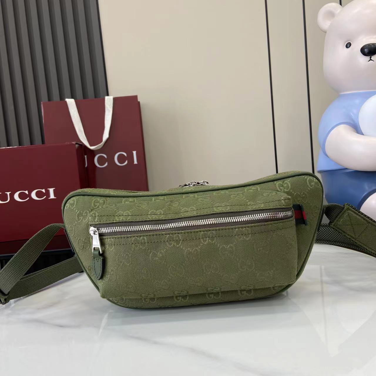 Gucci GG Canvas Large Slingbag - DesignerGu