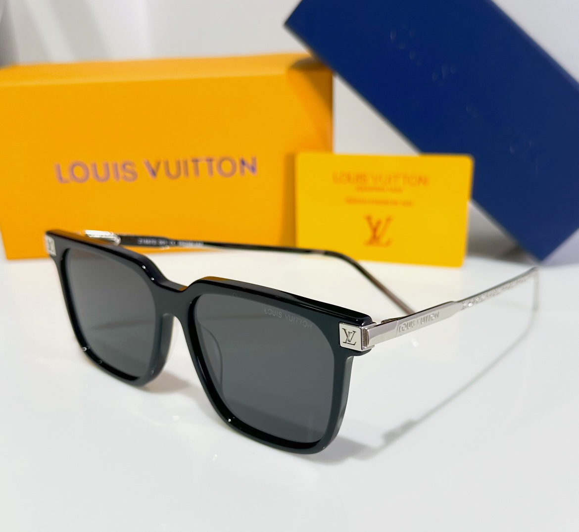 Louis Vuitton LV Rise Square Sunglasses   Z1667E - DesignerGu