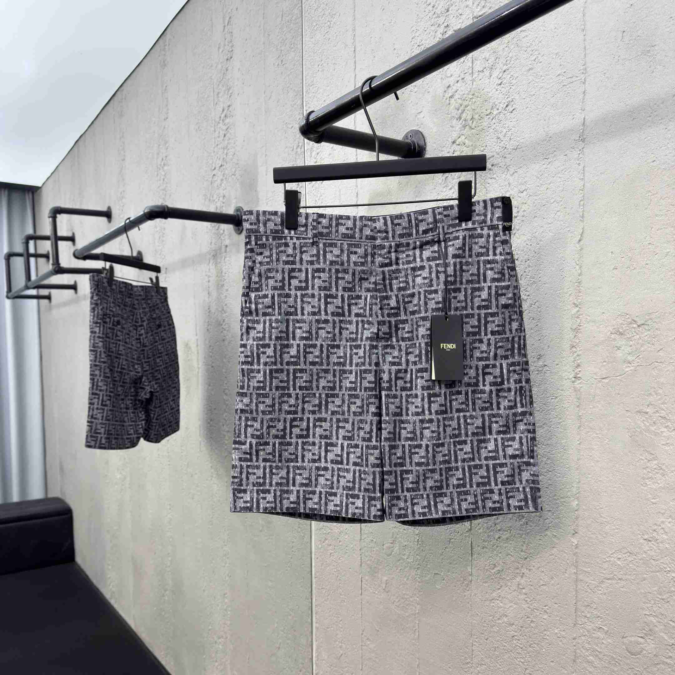 Fendi Bermudas  - DesignerGu