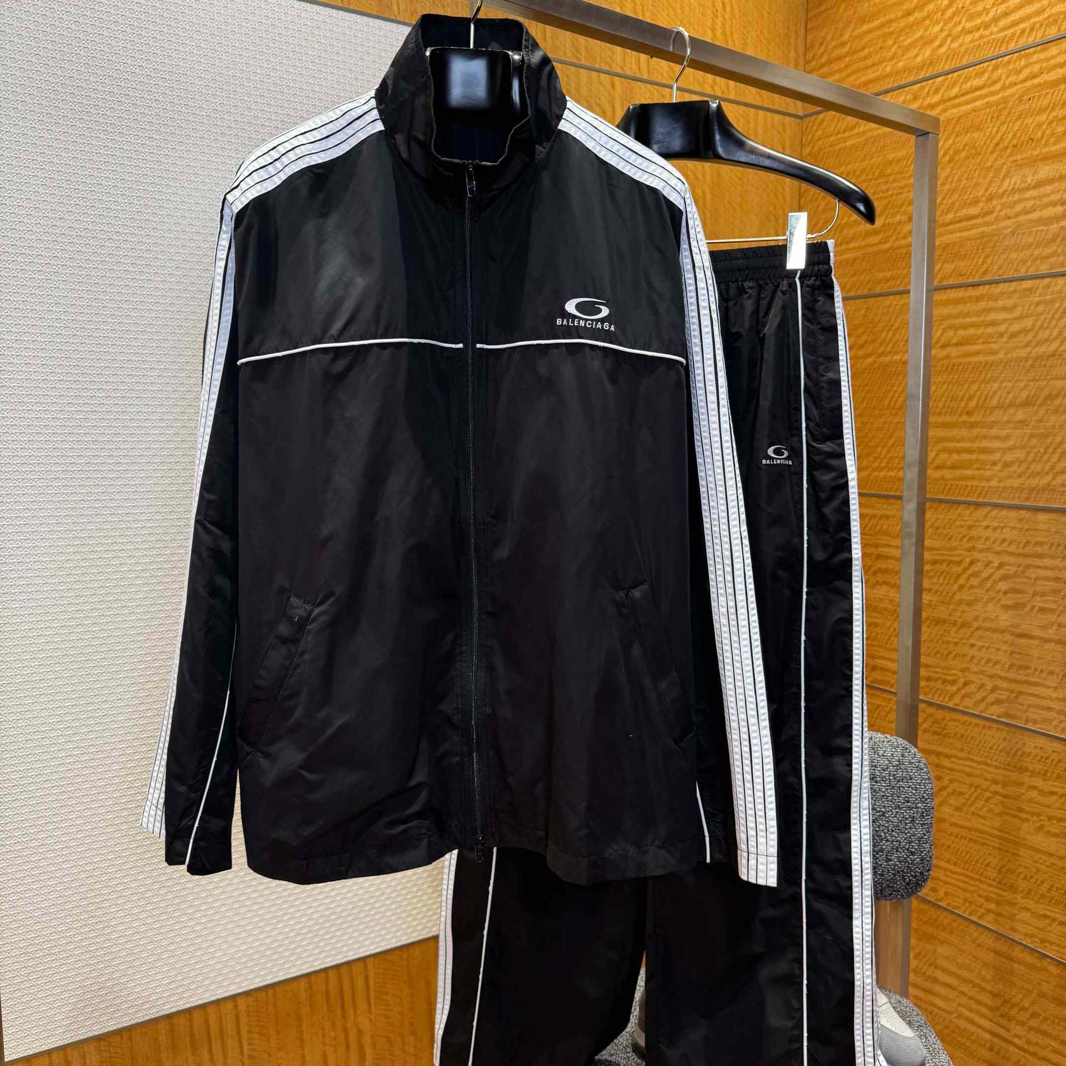 Balenciaga Large Tracksuit Jacket And Pants  In Black And White Stretch Technical Fabric - DesignerGu