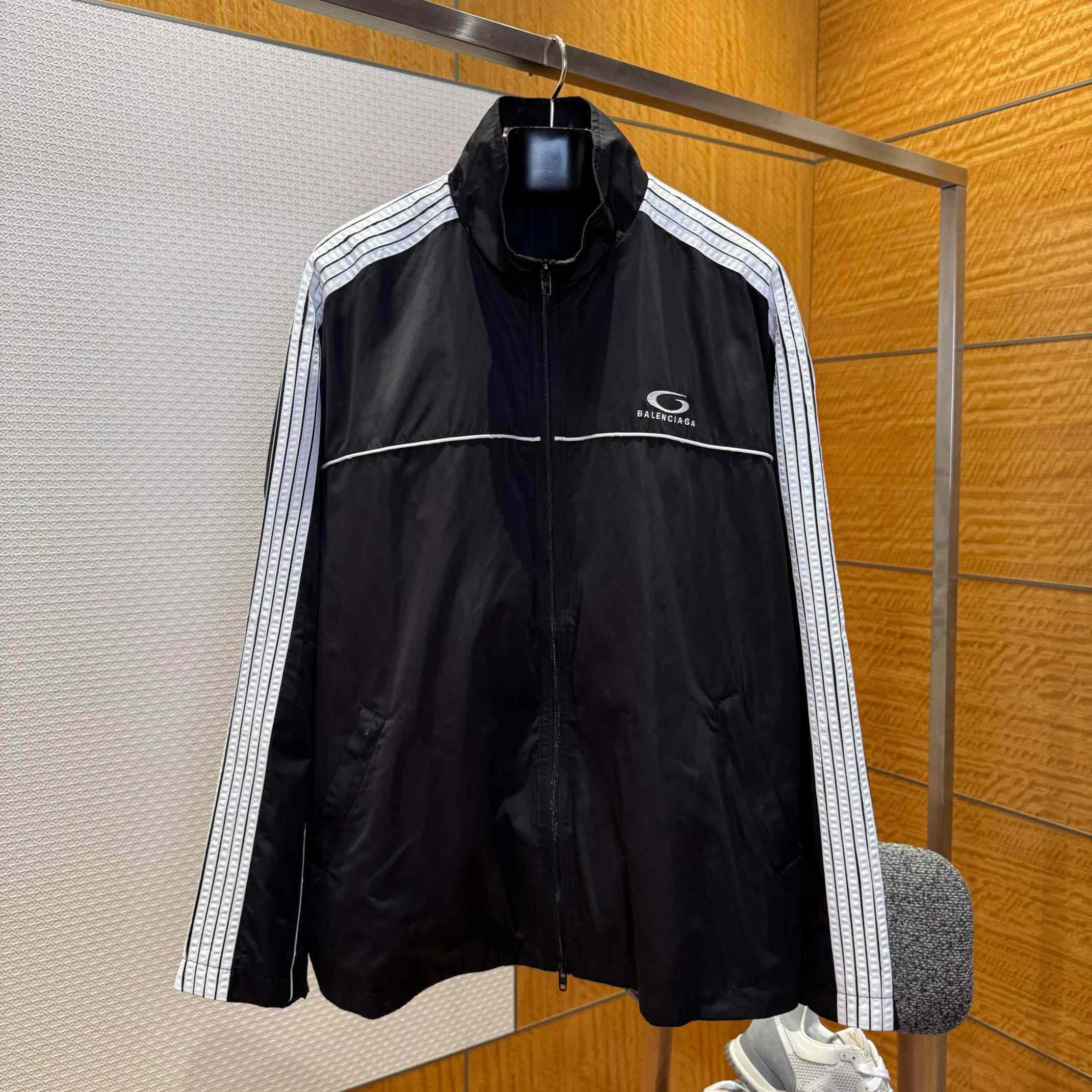 Balenciaga Large Tracksuit Jacket And Pants  In Black And White Stretch Technical Fabric - DesignerGu