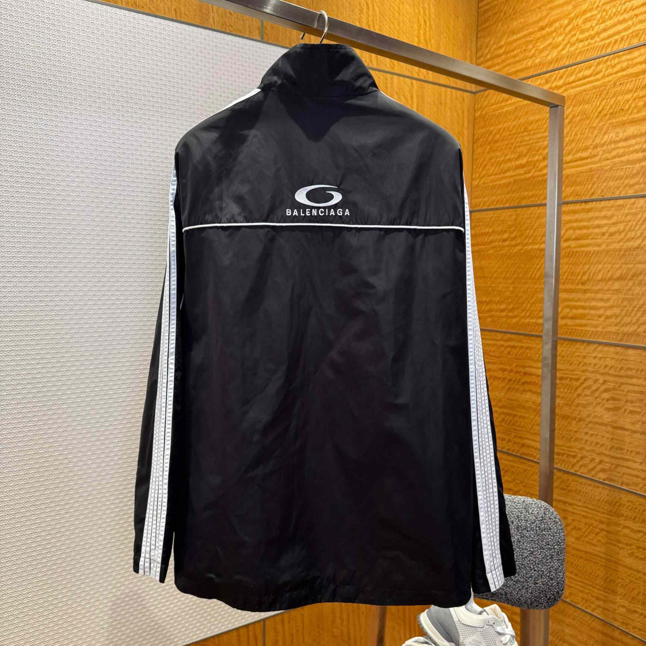 Balenciaga Large Tracksuit Jacket And Pants  In Black And White Stretch Technical Fabric - DesignerGu