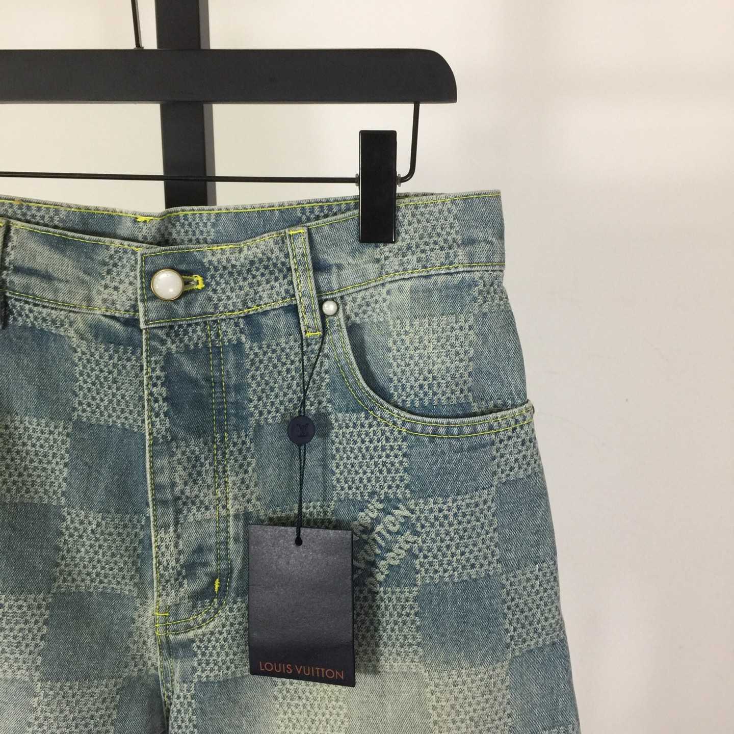 Louis Vuitton Damier 3D Light Denim Shorts   1AHVDS - DesignerGu