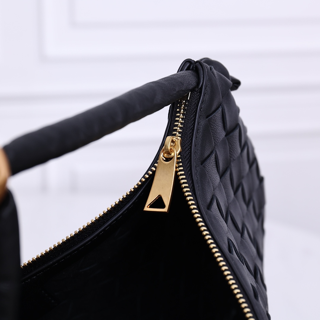 Bottega Veneta Turn Pouch （29X19X3CM） - DesignerGu