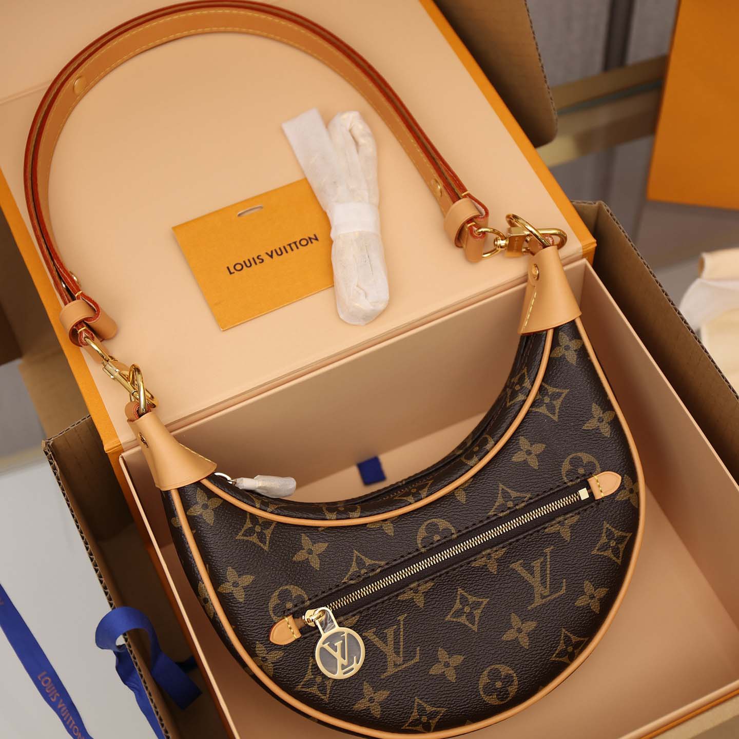 Louis Vuitton Loop  (23-13-6cm) M81098 - DesignerGu