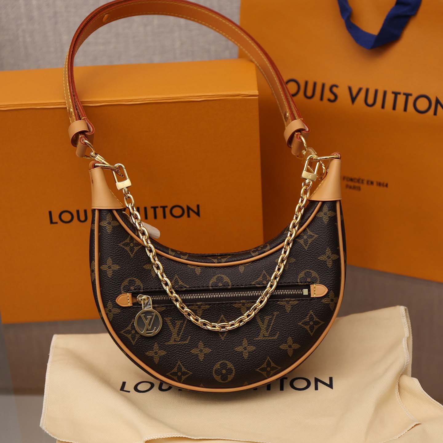 Louis Vuitton Loop  (23-13-6cm) M81098 - DesignerGu