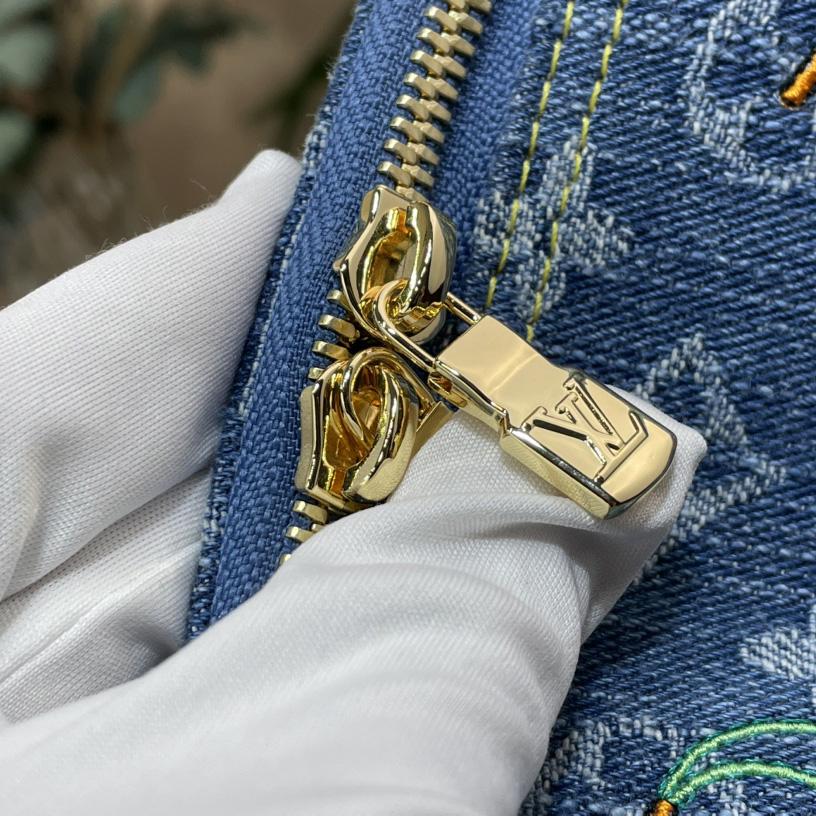 Louis Vuitton LV x TM Cosmetic Pouch GM   M13893 - DesignerGu