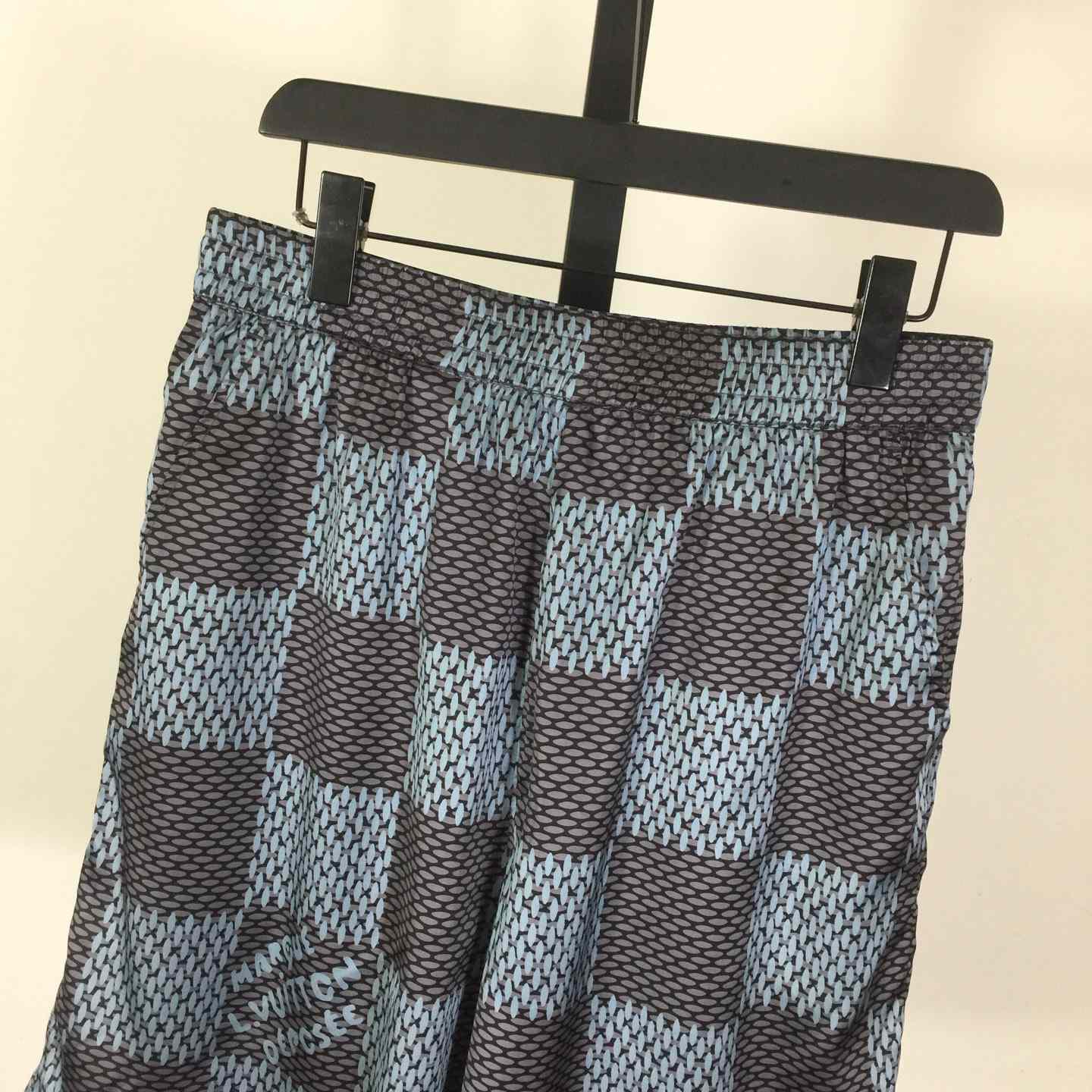 Louis Vuitton Damier Silk Shorts   1AHVT9 - DesignerGu