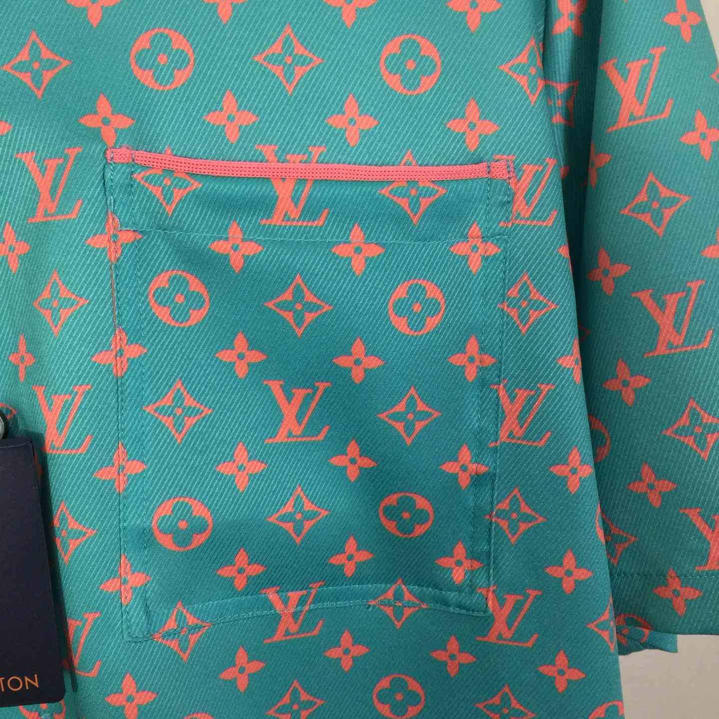 Louis Vuitton Monogram Short-Sleeved Silk Shirt   1AHVU7 - DesignerGu