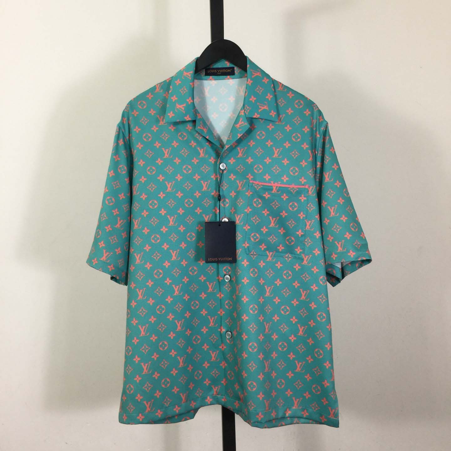 Louis Vuitton Monogram Short-Sleeved Silk Shirt   1AHVU7 - DesignerGu