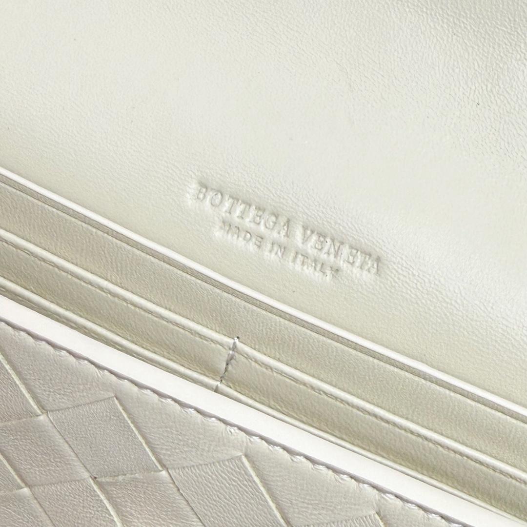 Bottega Veneta Andiamo Clutch 31*13*3cm - DesignerGu