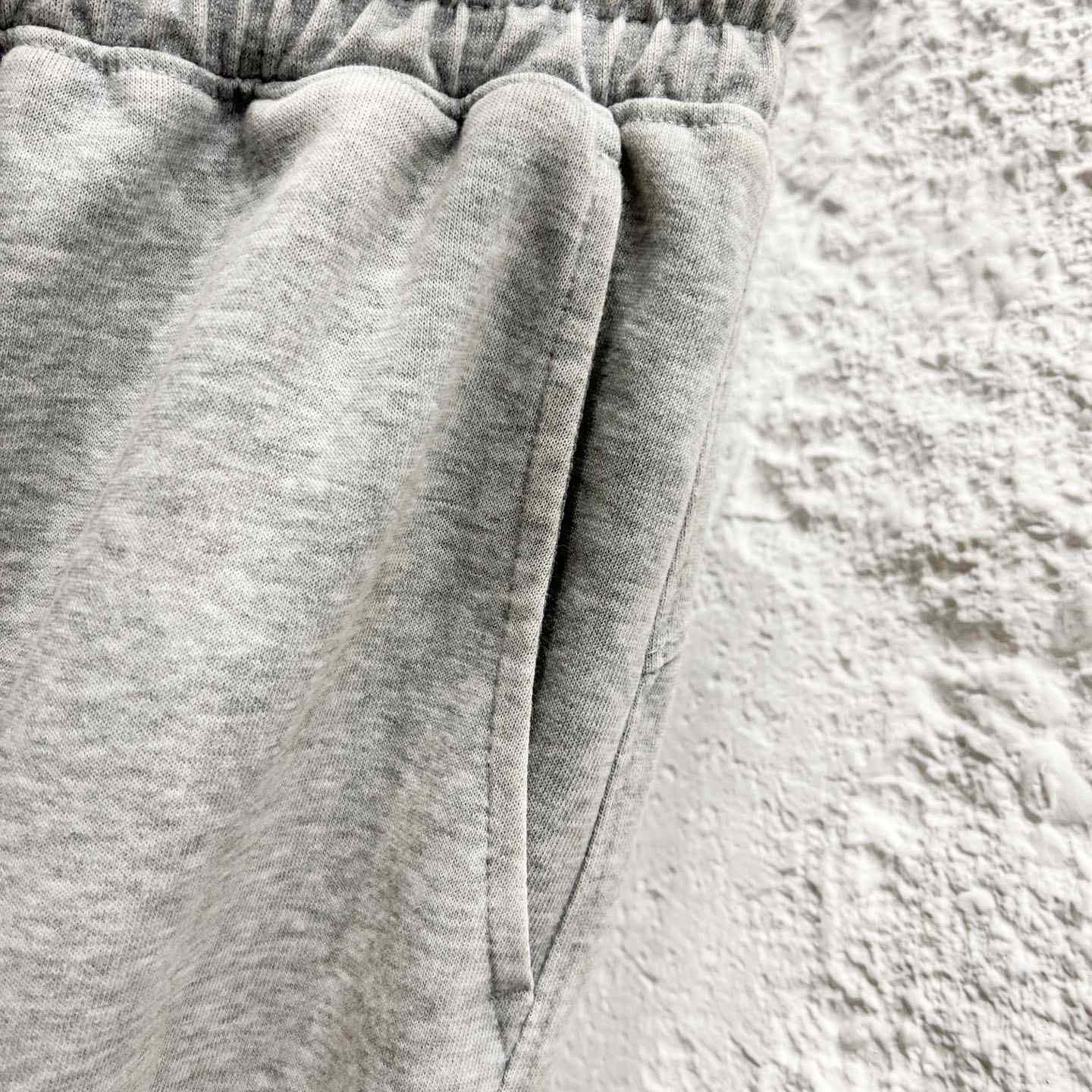 Prada Shorts    - DesignerGu