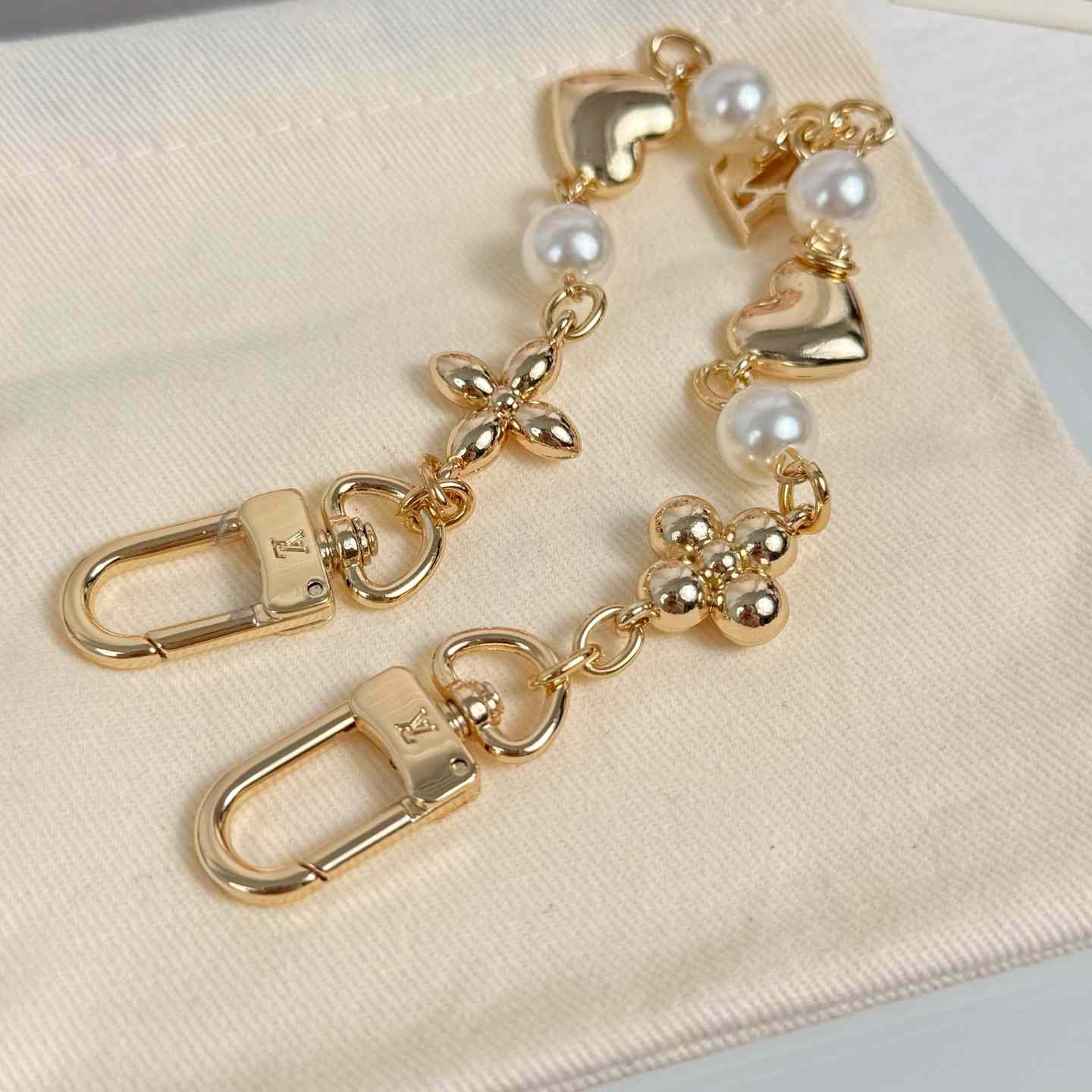 Louis Vuitton LV Heart Bag Chain   M01088 - DesignerGu