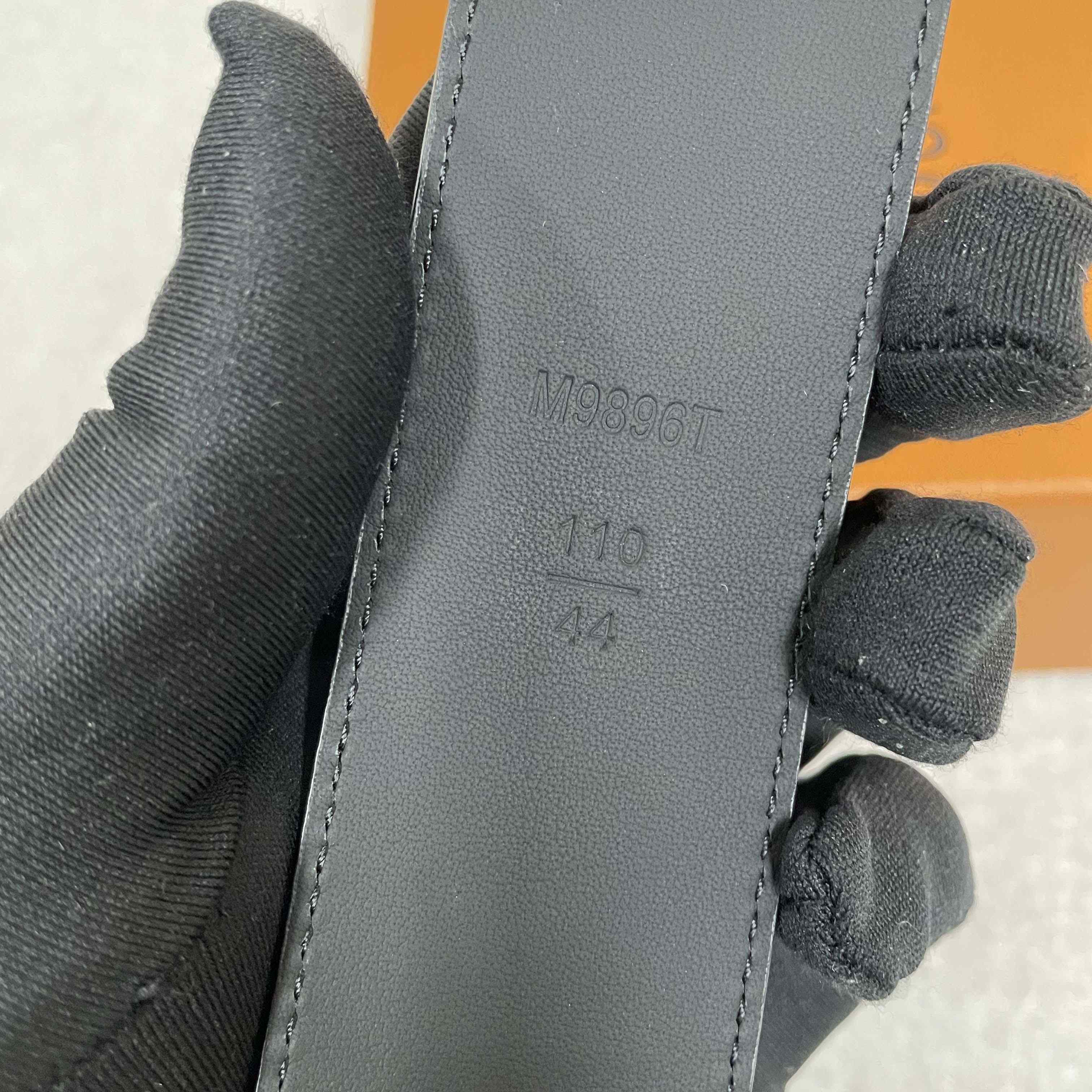 Louis Vuitton LV Initiales 40mm Reversible Belt  M8502U - DesignerGu