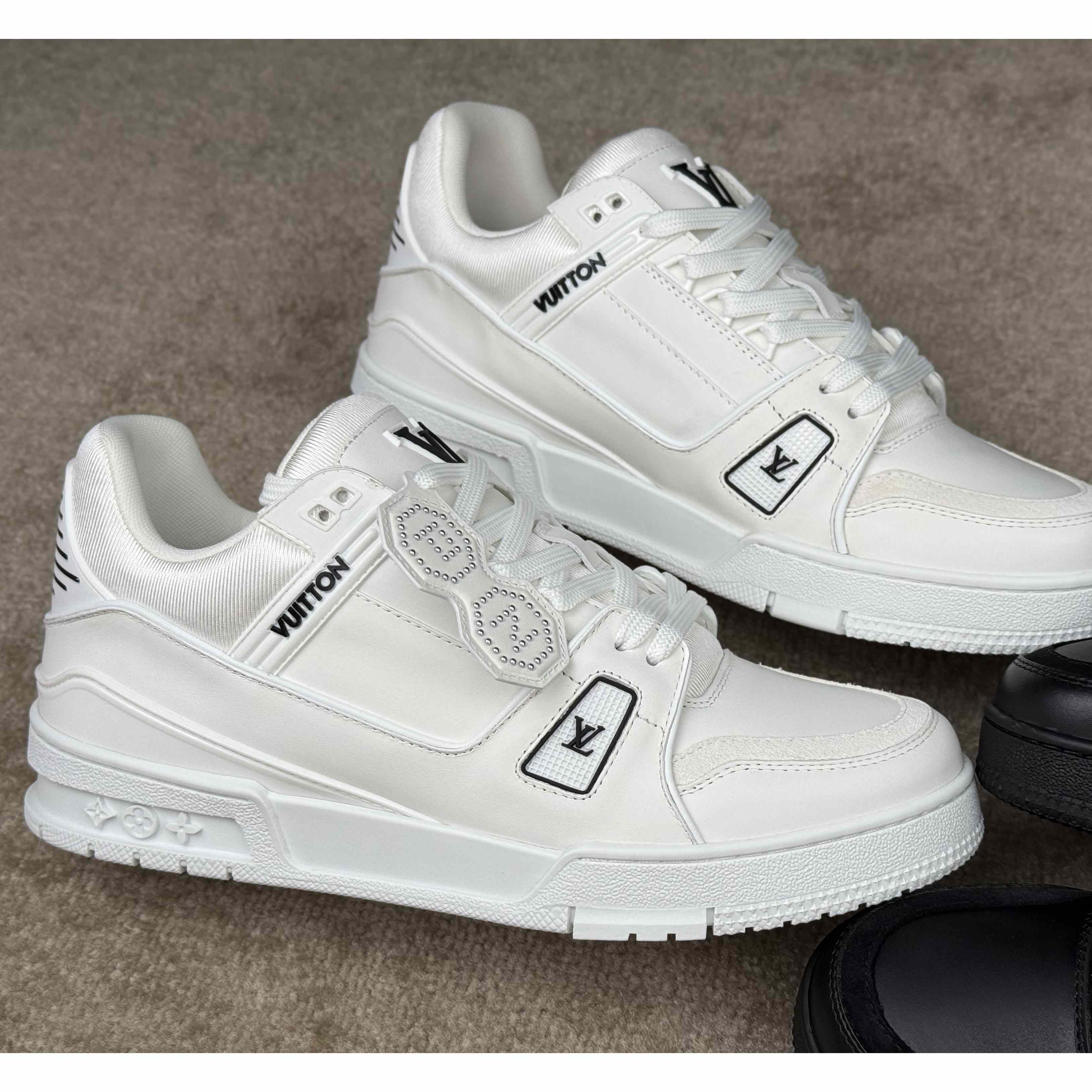 Louis Vuitton LV Trainer Sneaker   1AIKRA - DesignerGu