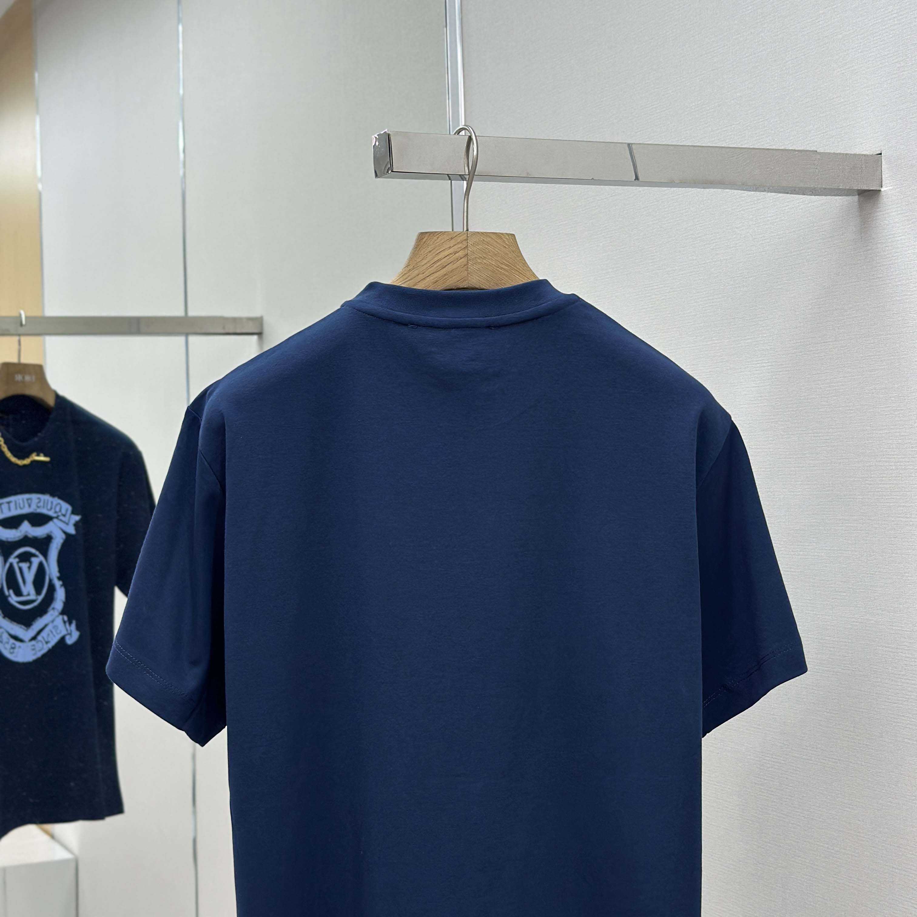 Louis Vuitton Signature Zipper Detail T-Shirt   1AI469 - DesignerGu