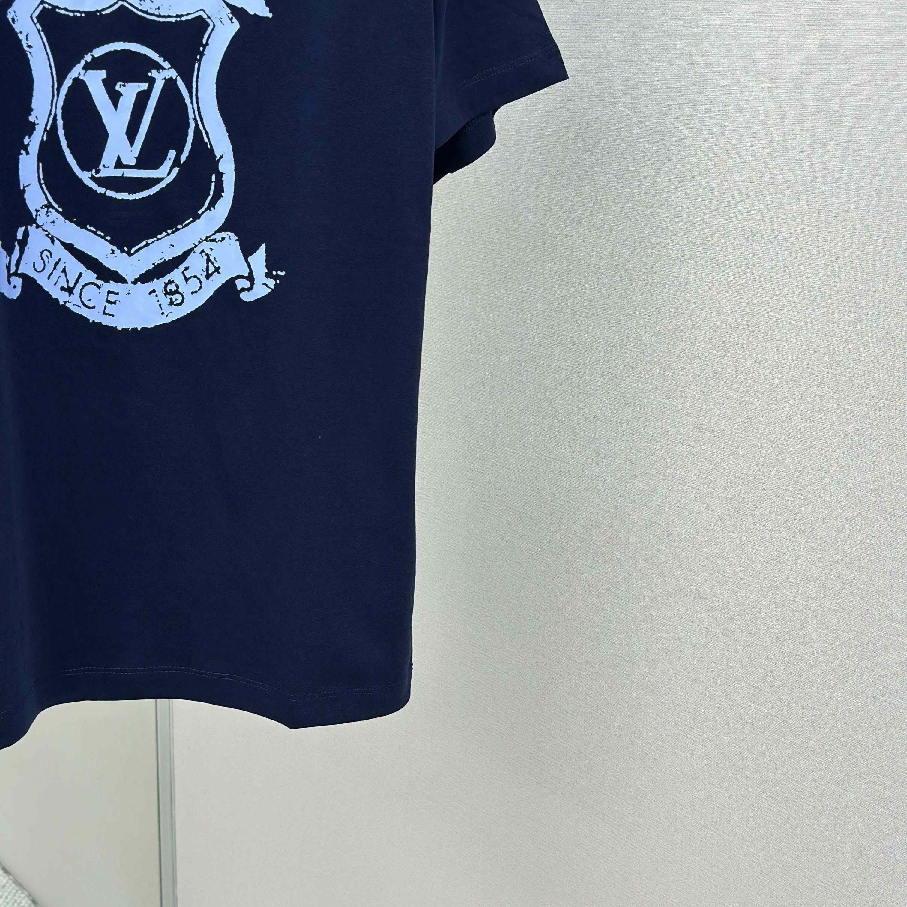 Louis Vuitton Signature Zipper Detail T-Shirt   1AI469 - DesignerGu