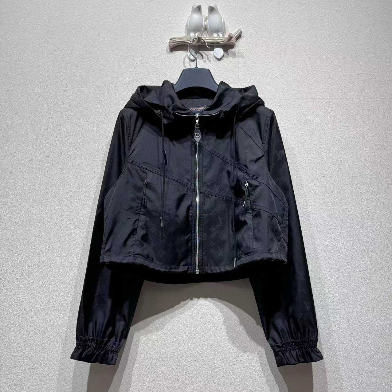 Louis Vuitton Cropped Monogram Windbreaker   1AHX65 - DesignerGu