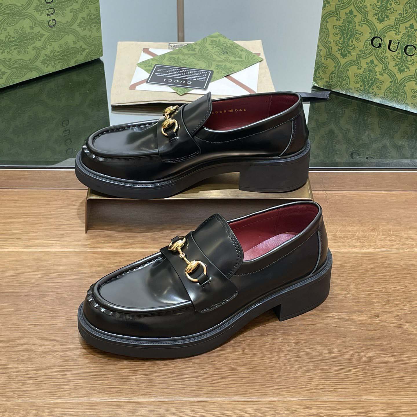 Gucci Women's loafer with Horsebit - DesignerGu