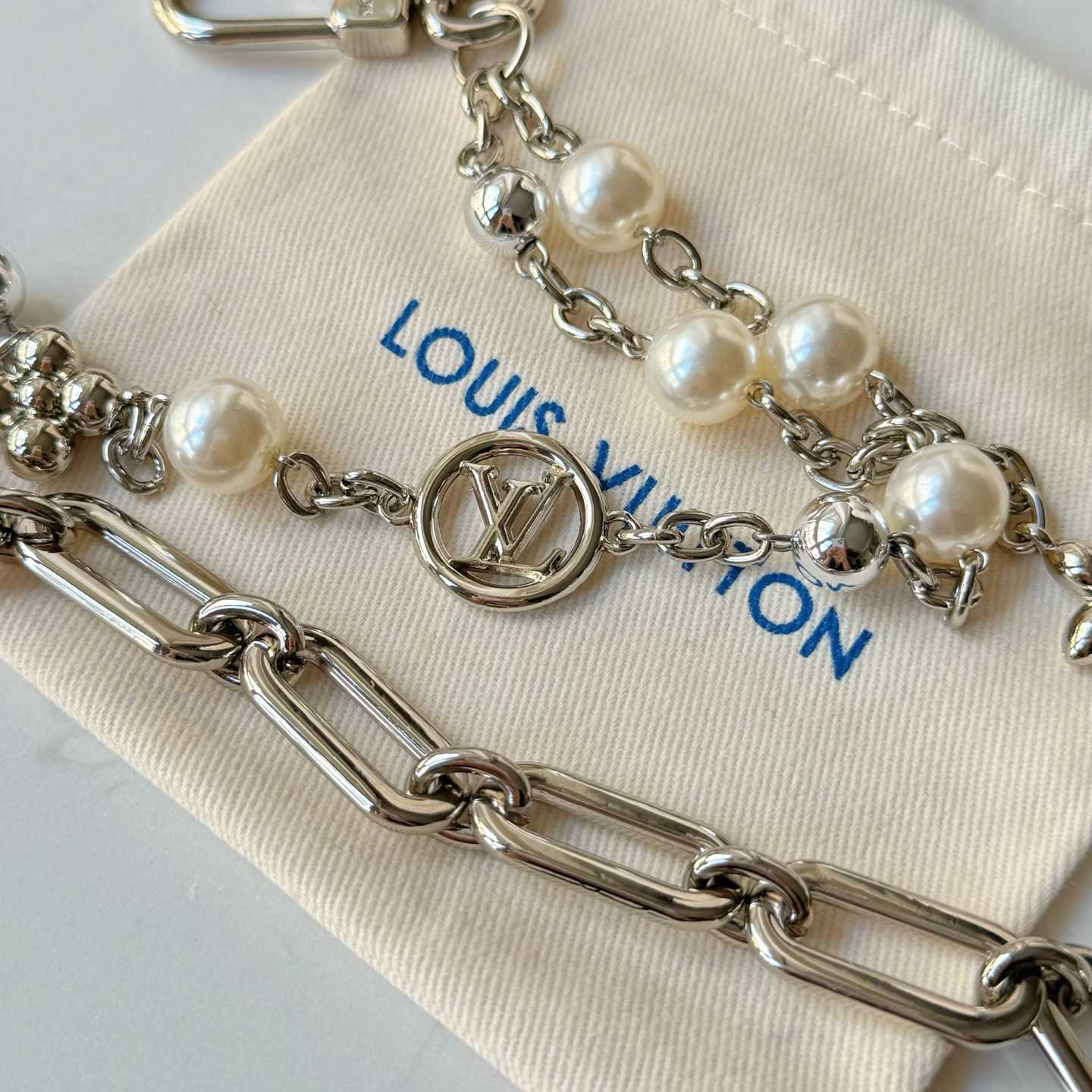 Louis Vuitton Midnight Pearl Chain Bag Charm   M02758 - DesignerGu