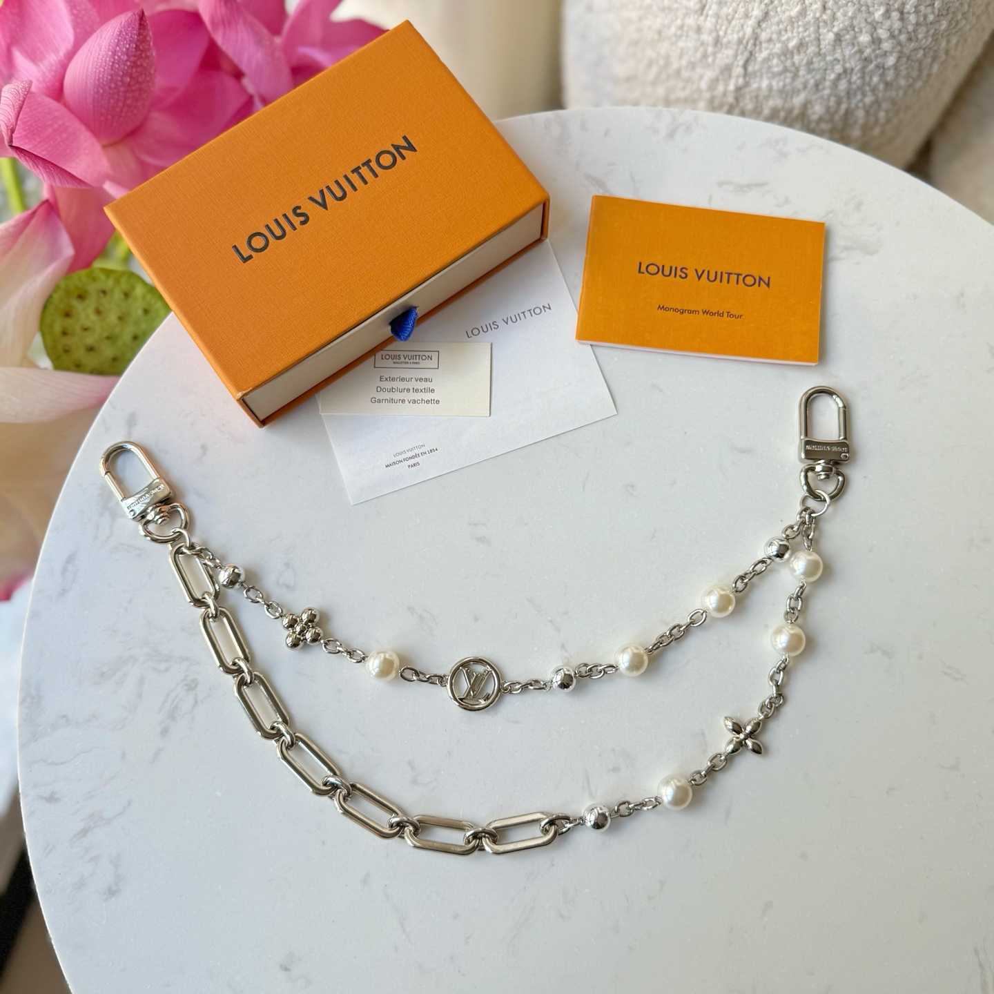 Louis Vuitton Midnight Pearl Chain Bag Charm   M02758 - DesignerGu