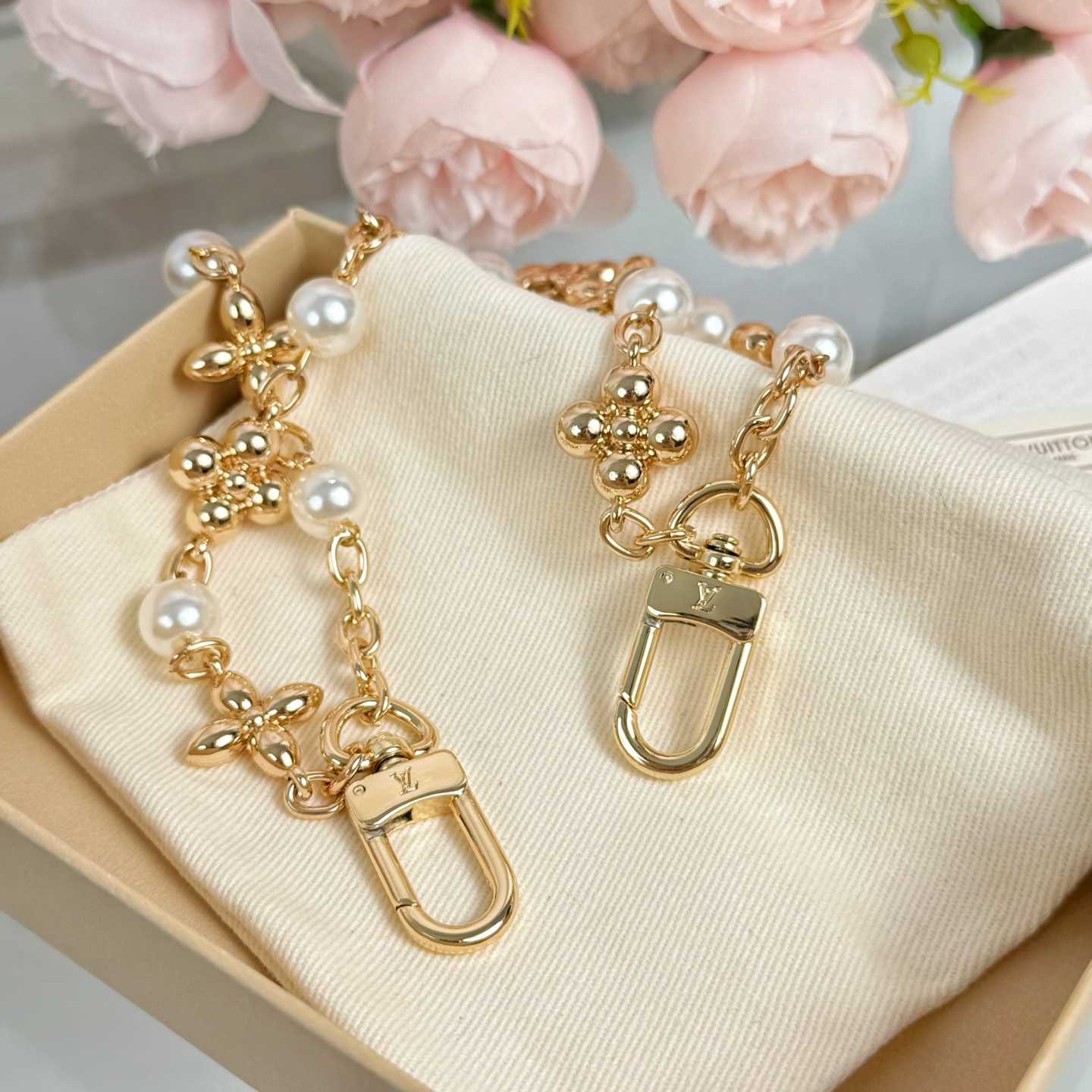 Louis Vuitton Chain - DesignerGu