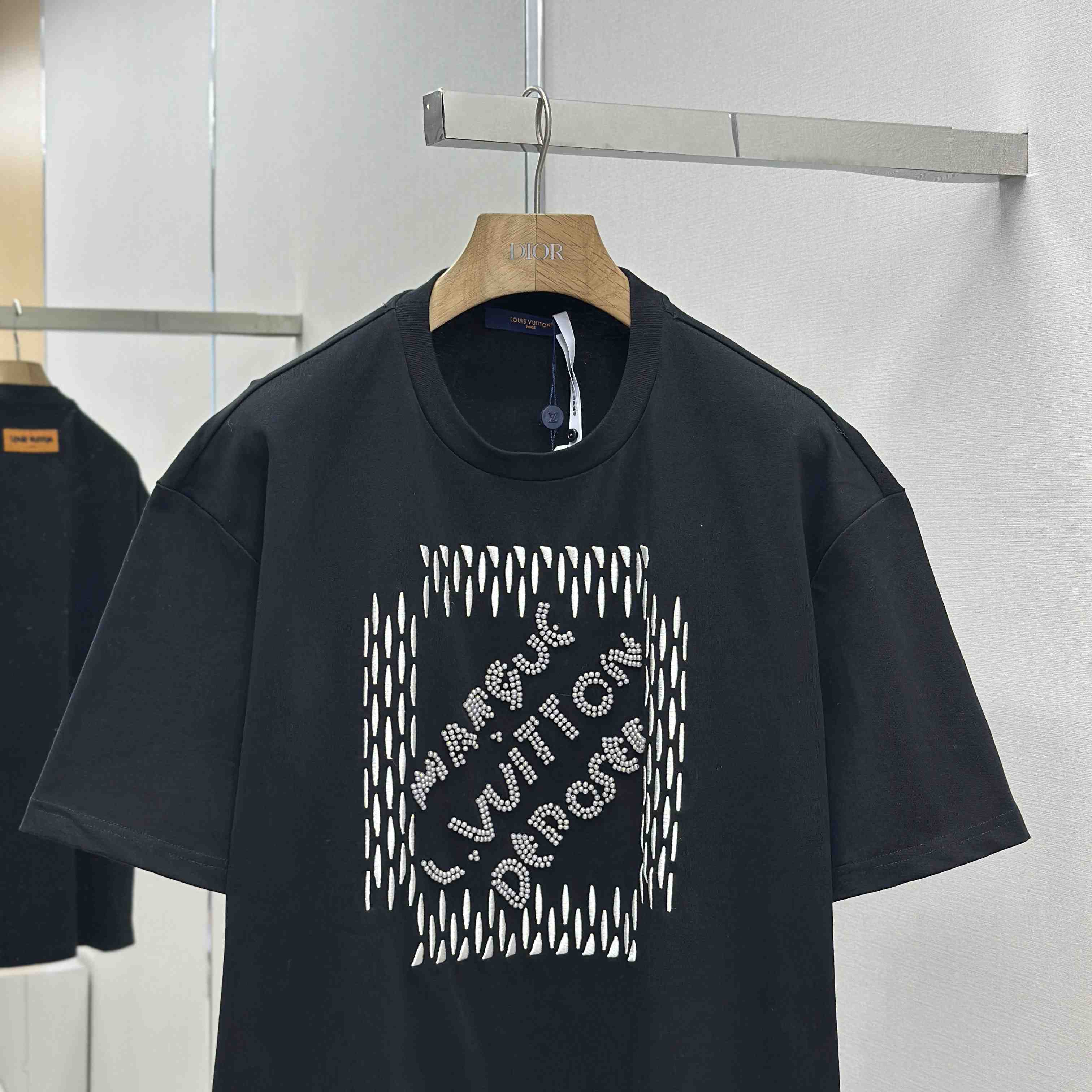 Louis Vuitton Embroidered Signature Cotton T-Shirt   1AFJFK - DesignerGu