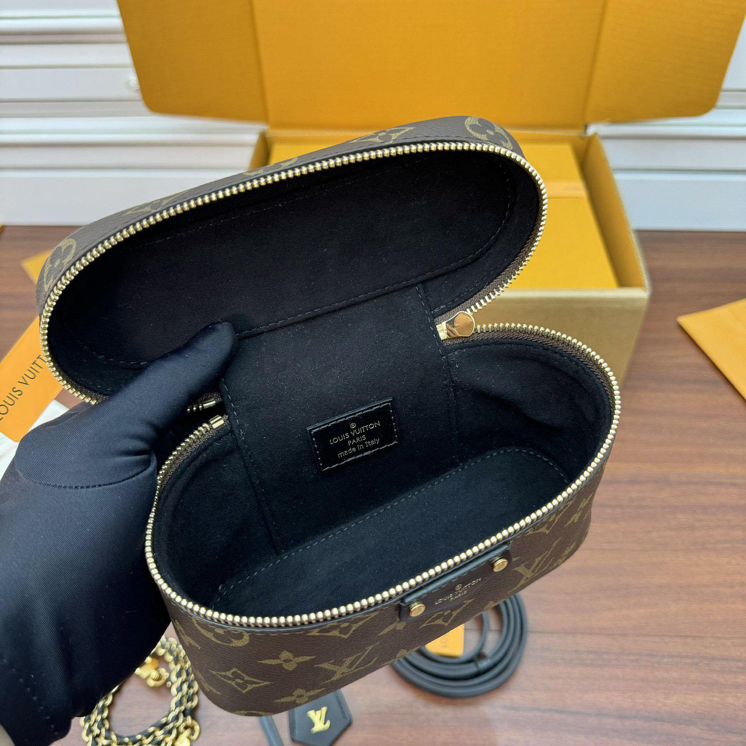 Louis Vuitton Vanity Chain Pouch    M47125 - DesignerGu