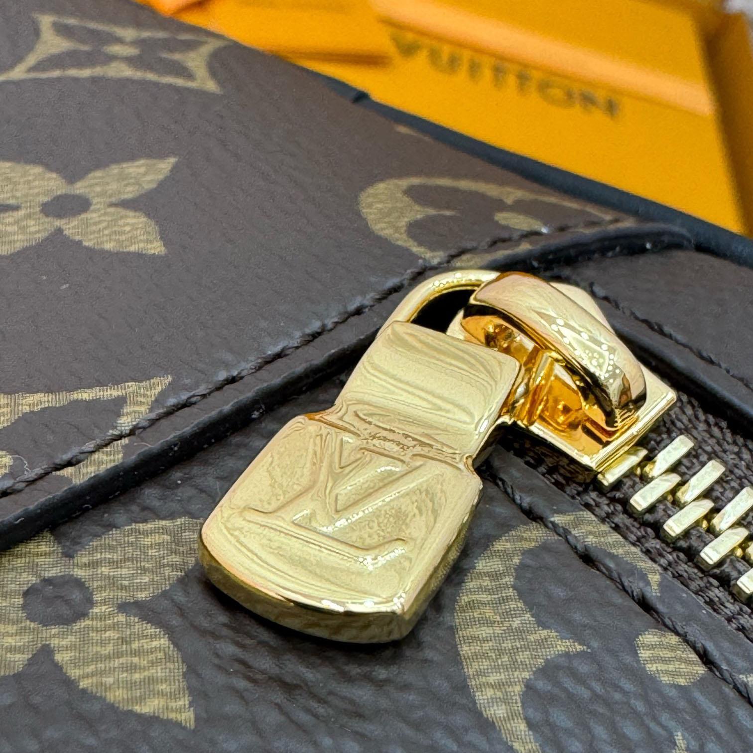 Louis Vuitton Vanity Chain Pouch    M47125 - DesignerGu