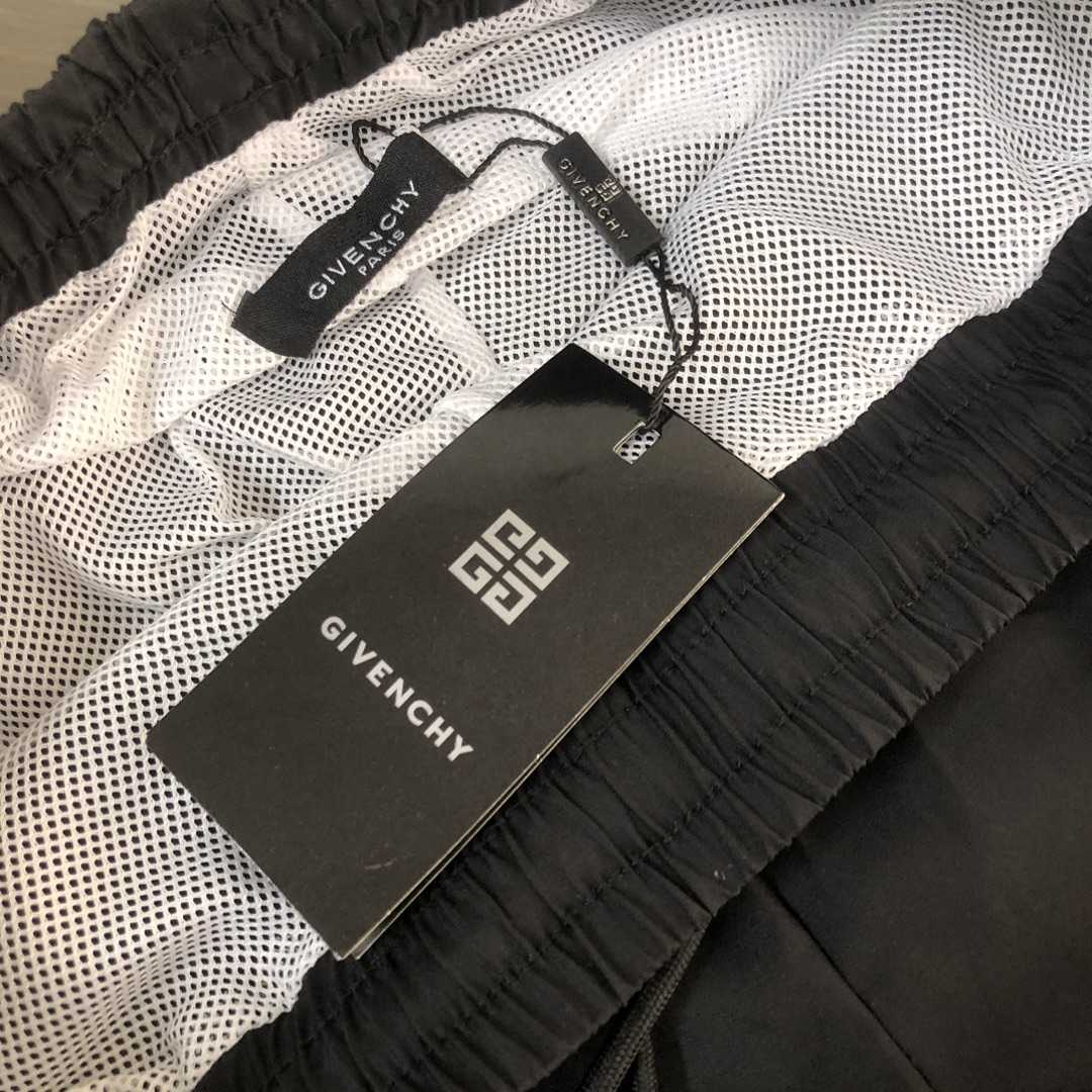 Givenchy 4G logo-print Shorts  - DesignerGu