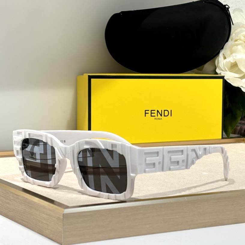 Fendi FE40104l  Sunglasses  - DesignerGu