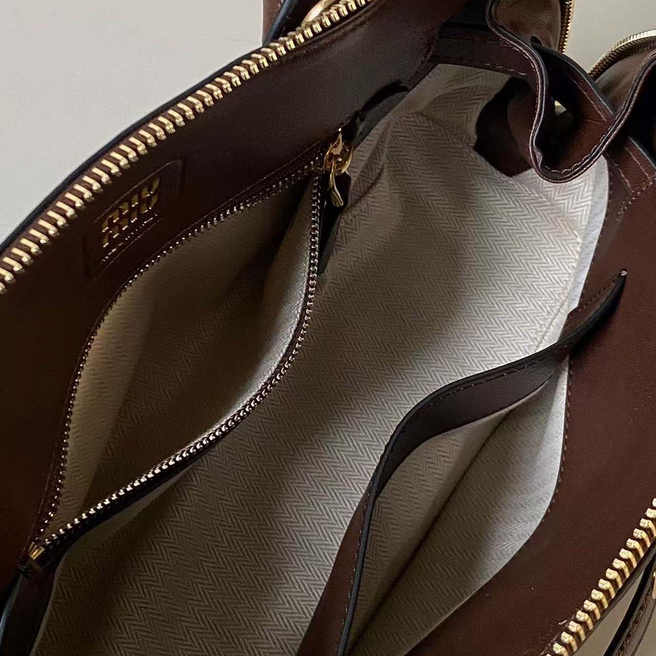 Miu Miu Aventure Leather Tote Bag   33cm - DesignerGu