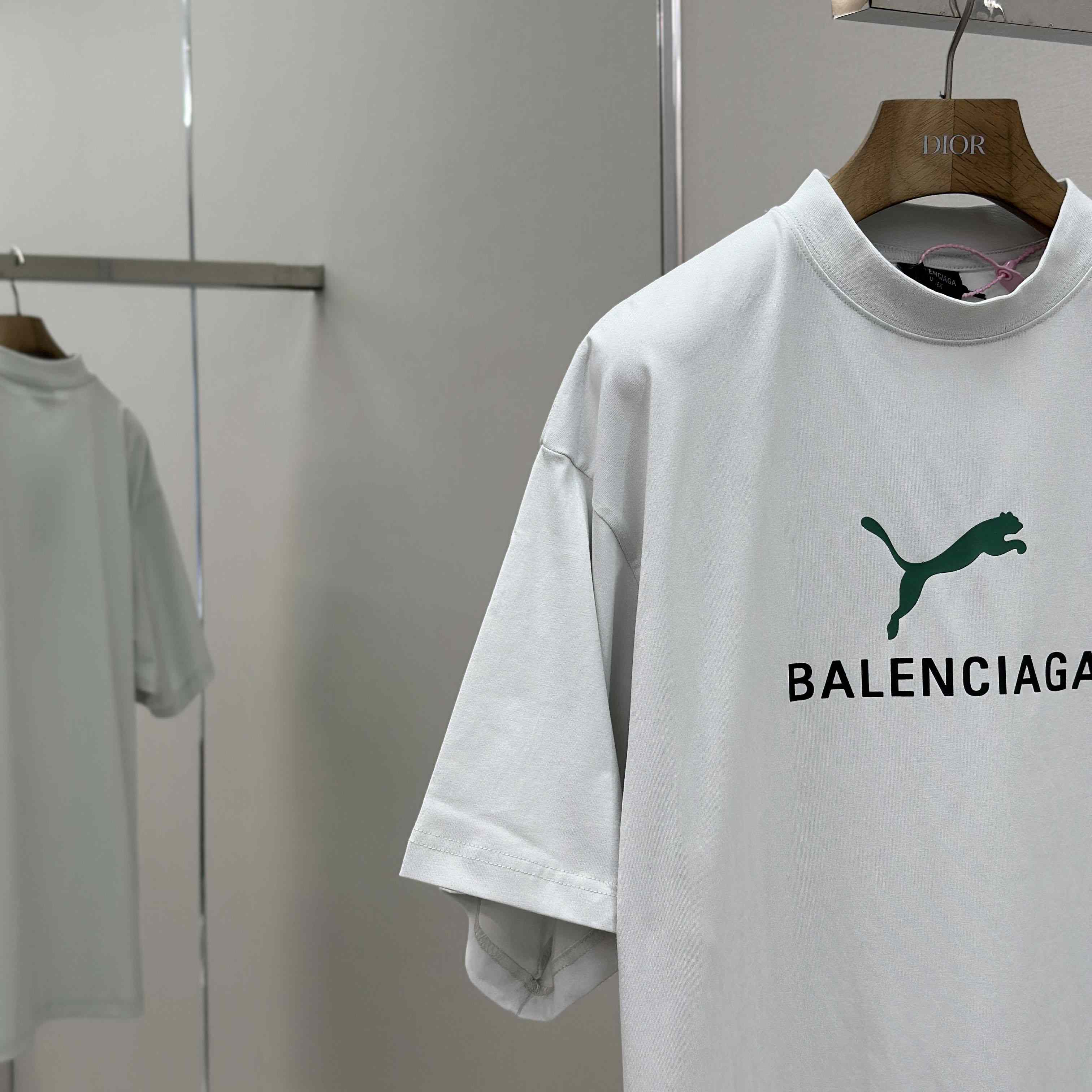 Balenciaga I PUMA Oversized T-Shirt in dirty white dry jersey - DesignerGu
