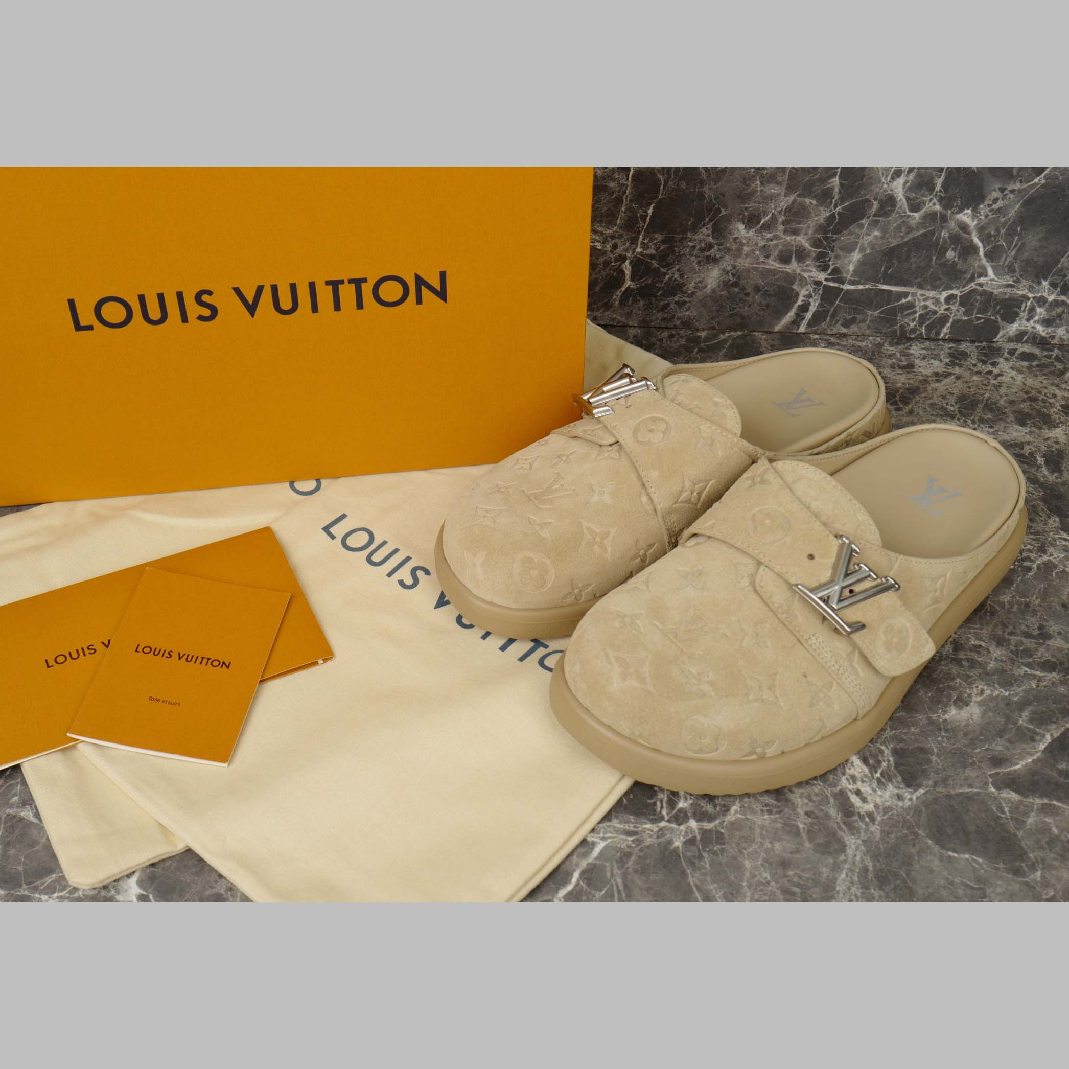 Louis Vuitton LV Easy Mule   1AHQR1 - DesignerGu