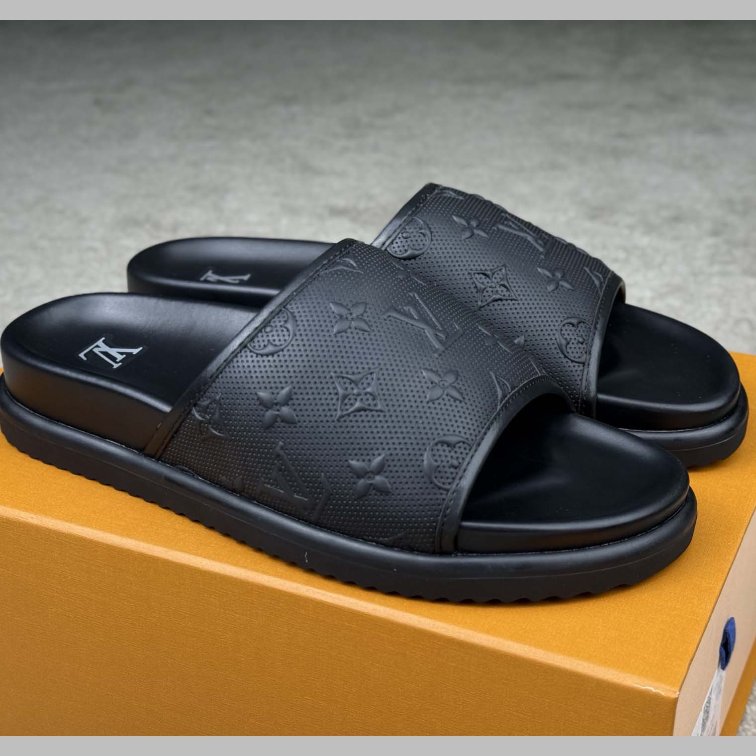 Louis Vuitton Miami Mule   1AHSNO - DesignerGu