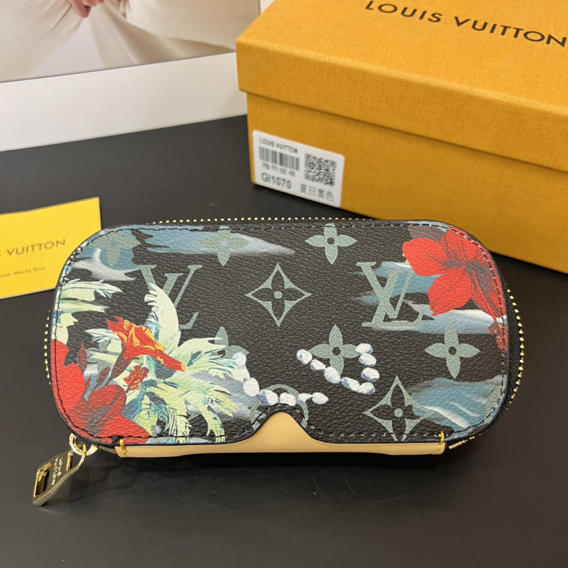 Louis Vuitton Sunglasses Pouch - DesignerGu