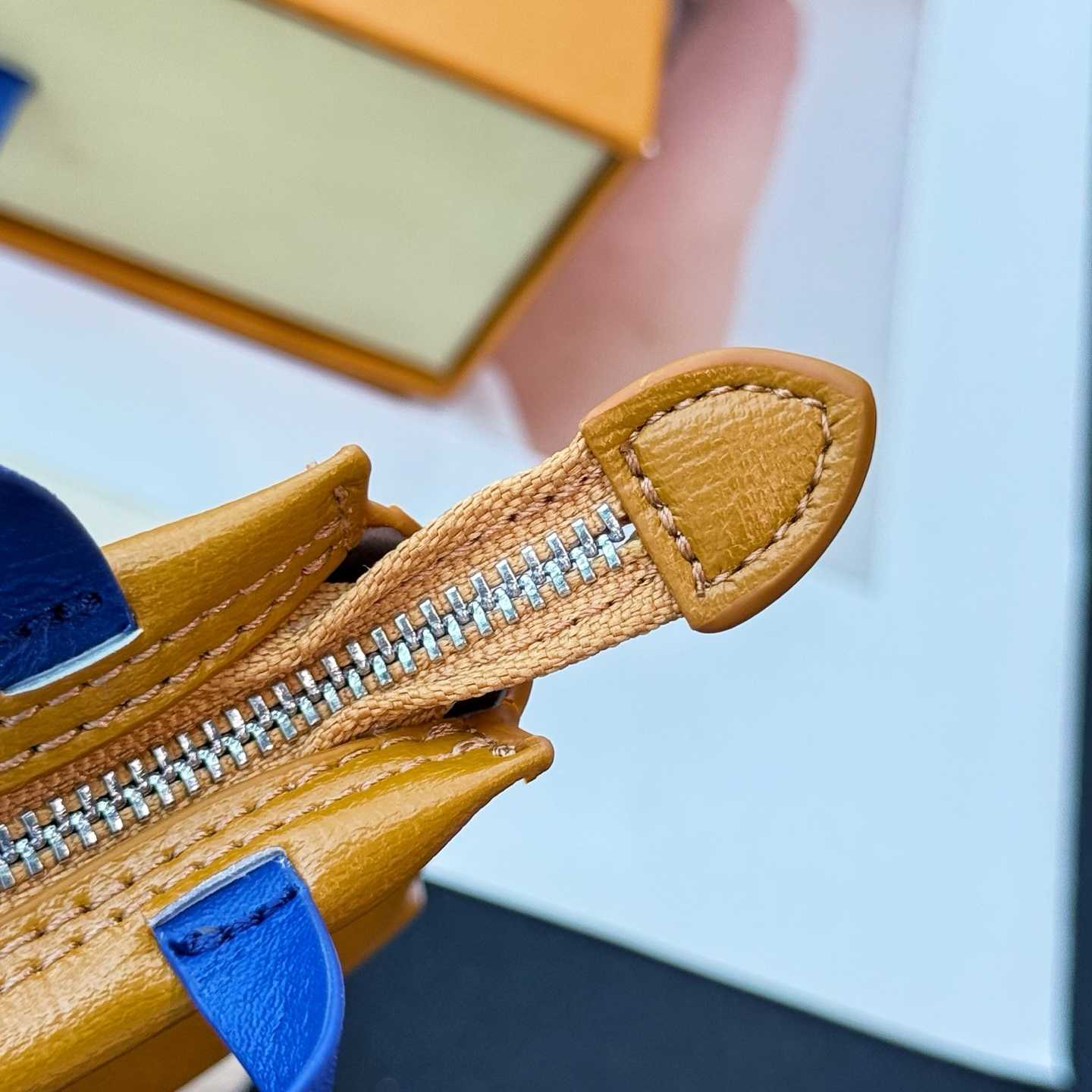 Louis Vuitton LV Mini Shopper Bag Charm   M02699 - DesignerGu