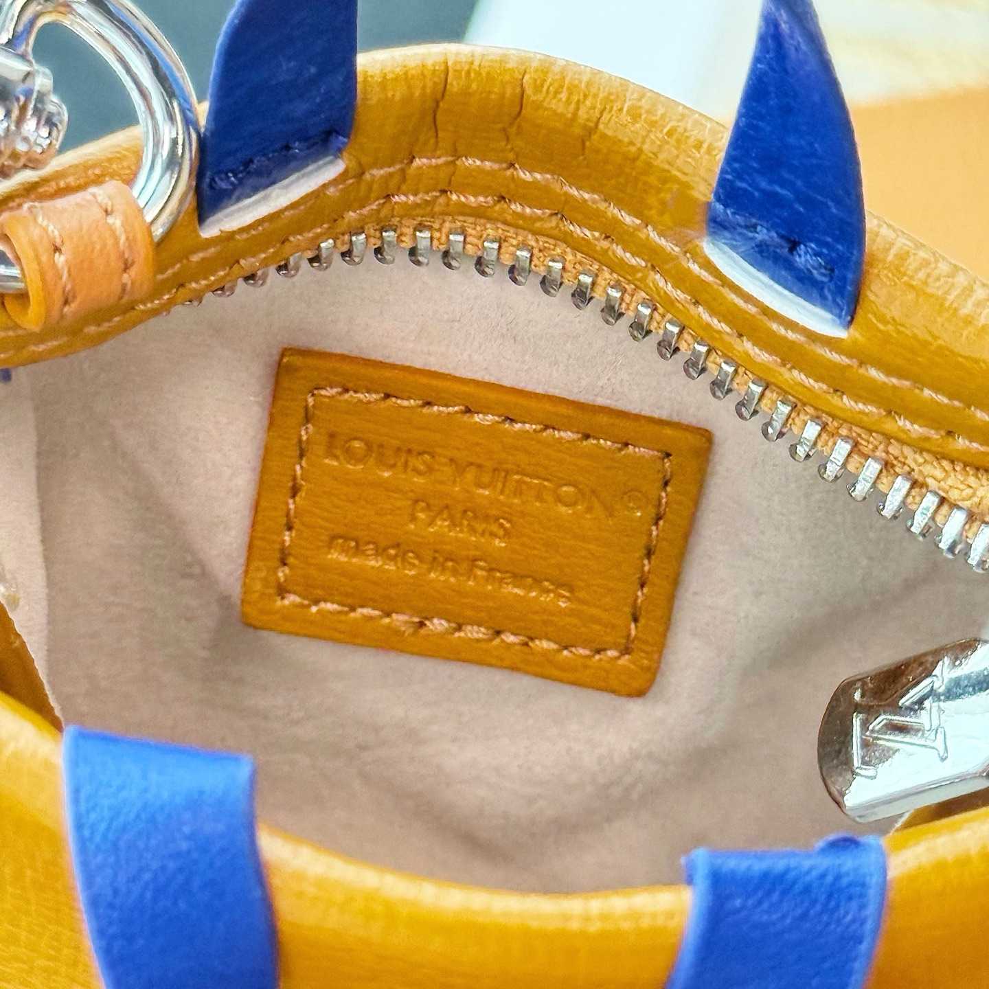 Louis Vuitton LV Mini Shopper Bag Charm   M02699 - DesignerGu