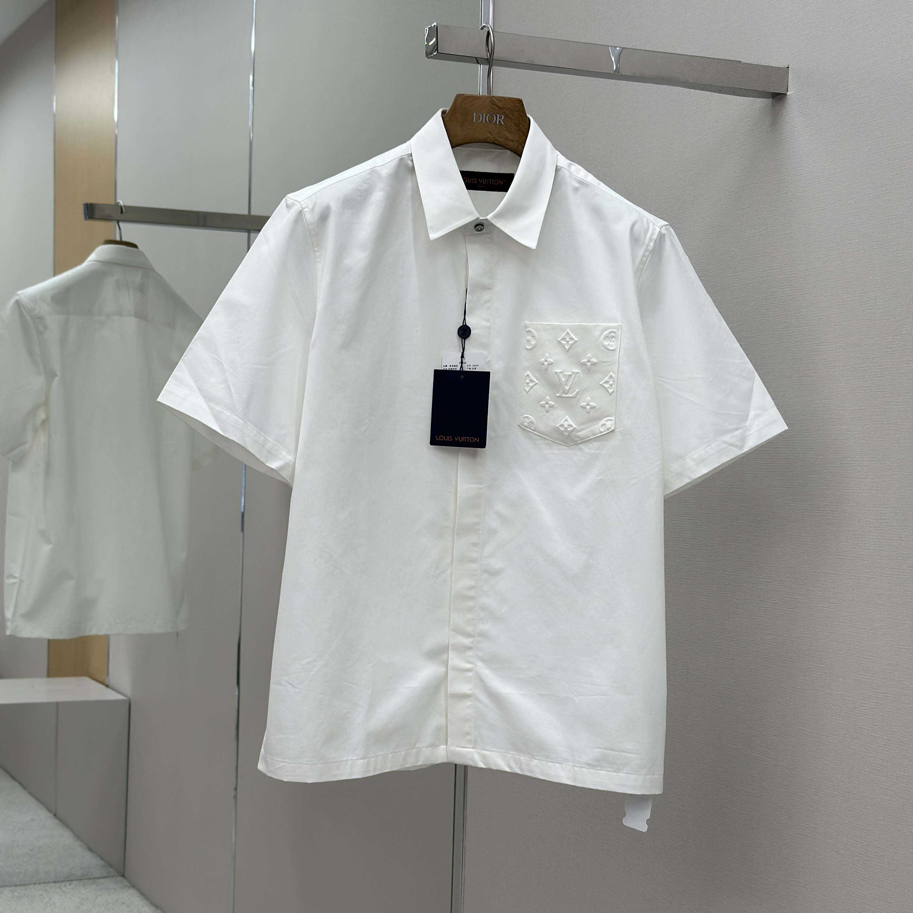 Louis Vuitton Monogram Pocket Short-Sleeved Shirt   1AHVYO - DesignerGu
