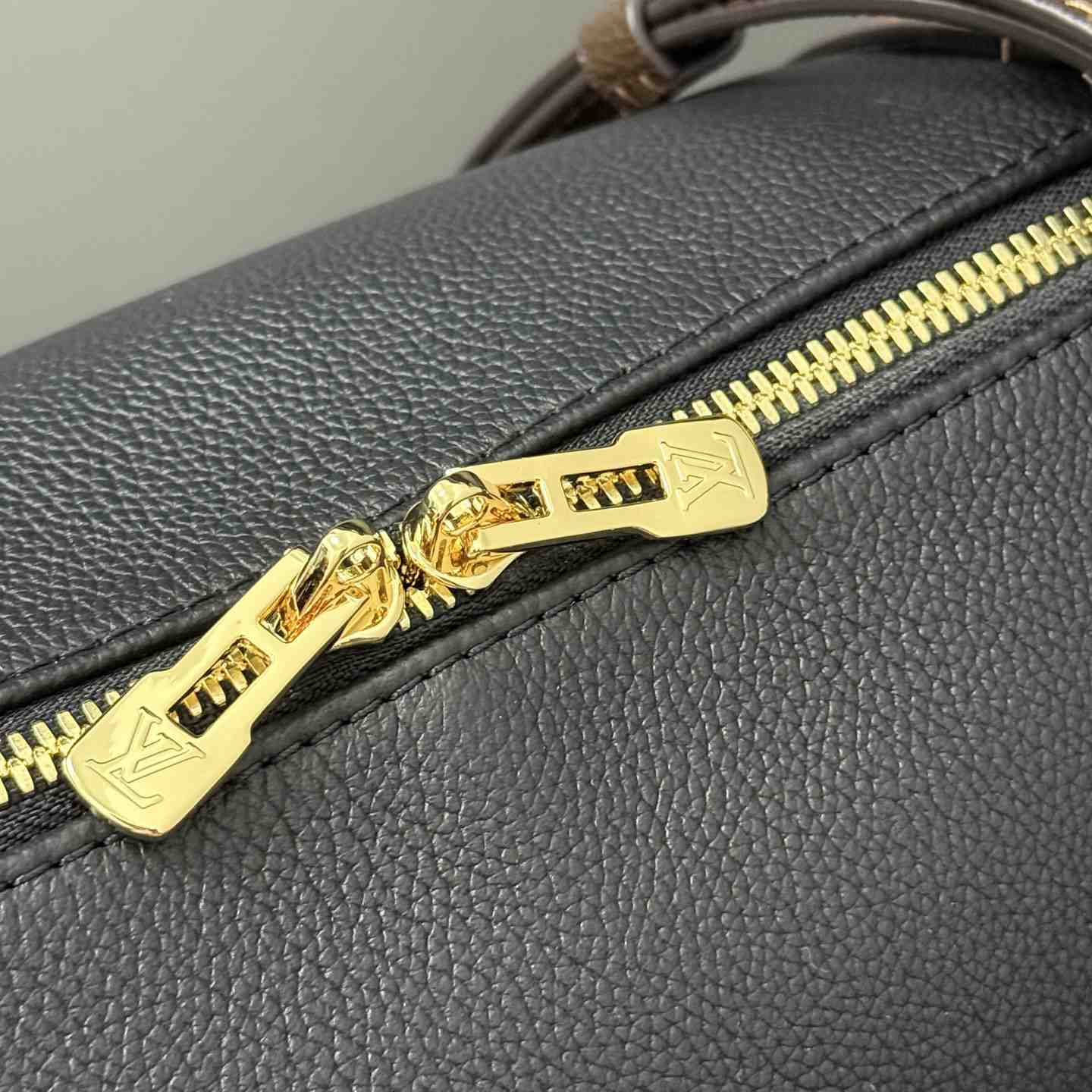 Louis Vuitton Express PM   M26039 - DesignerGu